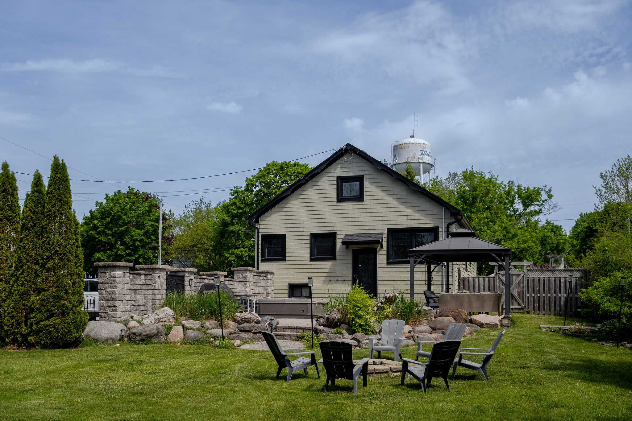 Beach Street Escape - Hot Tub and Steps to Beach — Prince Edward, Ontario — vacation rental