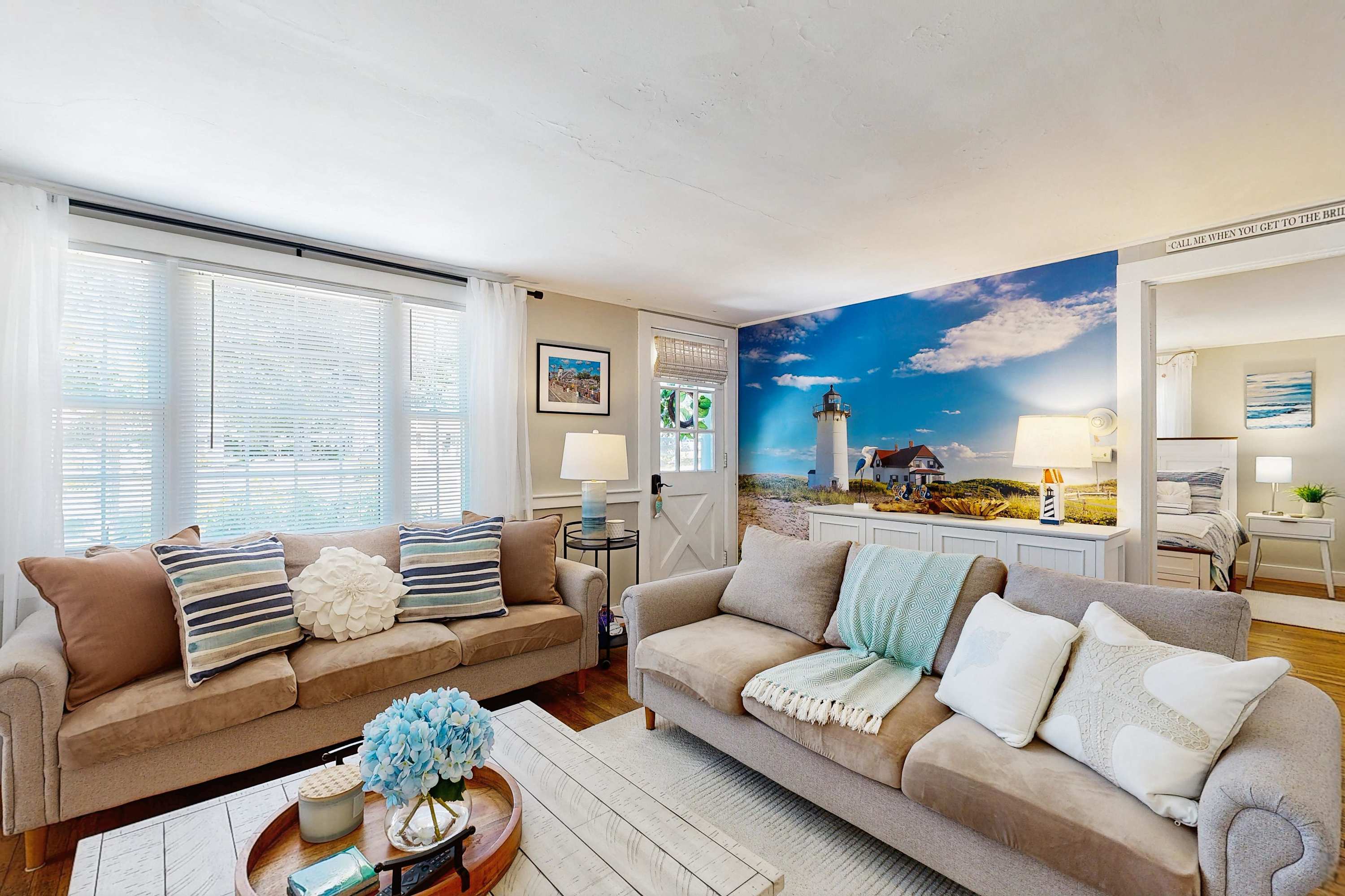 Cozy Cape Cottage with large yard, outdoor shower & close to beaches & attractions