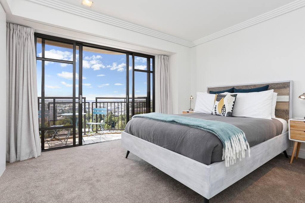 Bright 1 Bedroom Beauty with Balcony Zodiak Stays | Photo 3