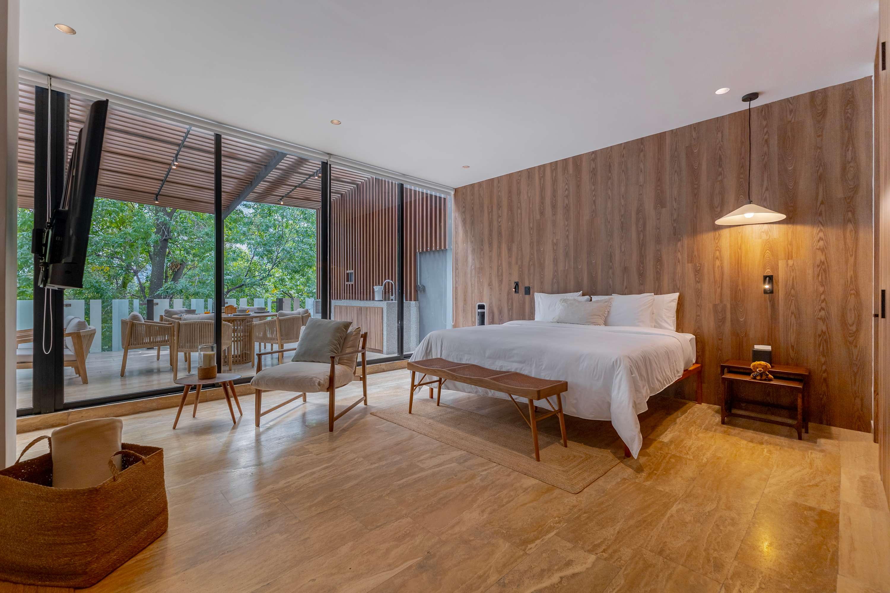 Capitalia | Polanco Glass Studio in Private Oasis