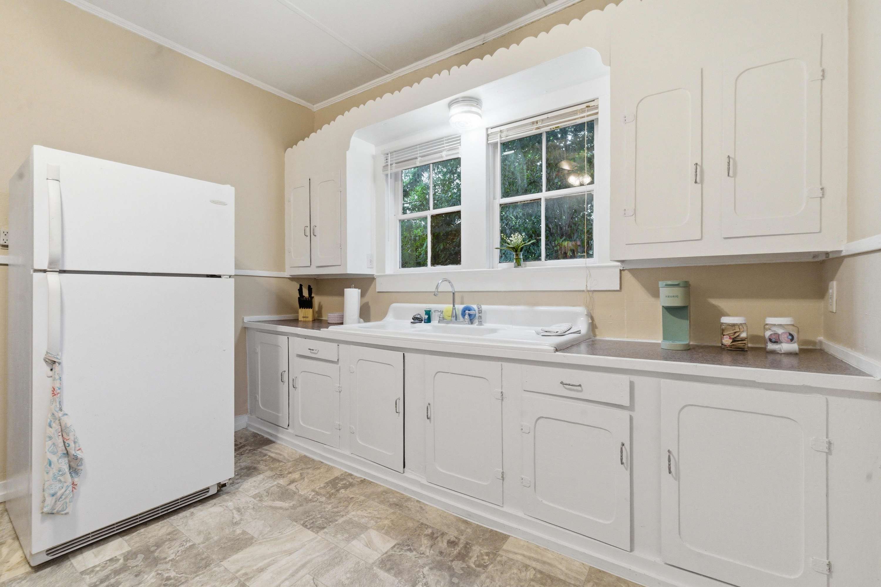 Cozy 1BR Cottage w Kitchen & Laundry