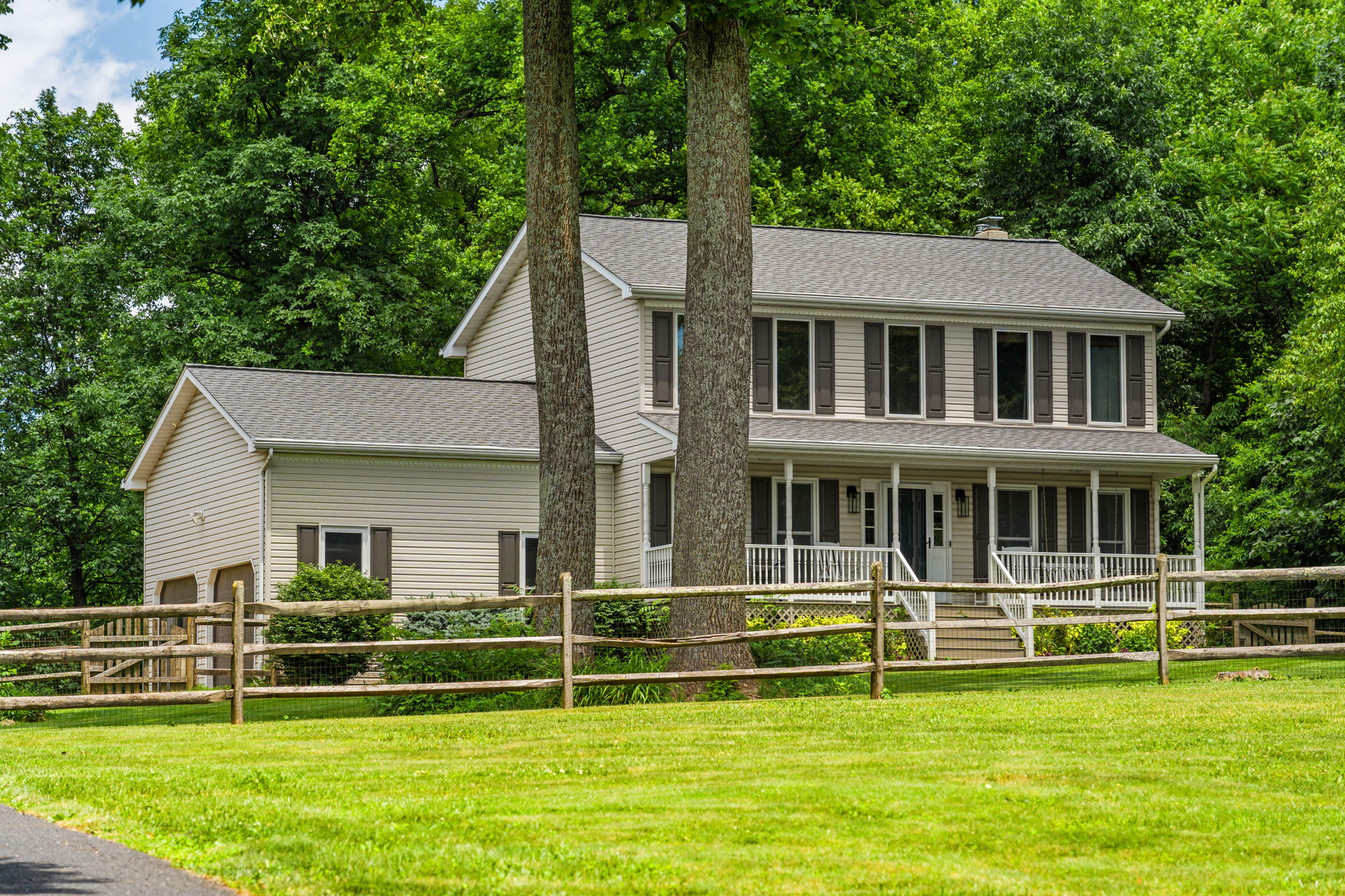 Mountain Views w/Hot Tub, 95” TV & Trail Access