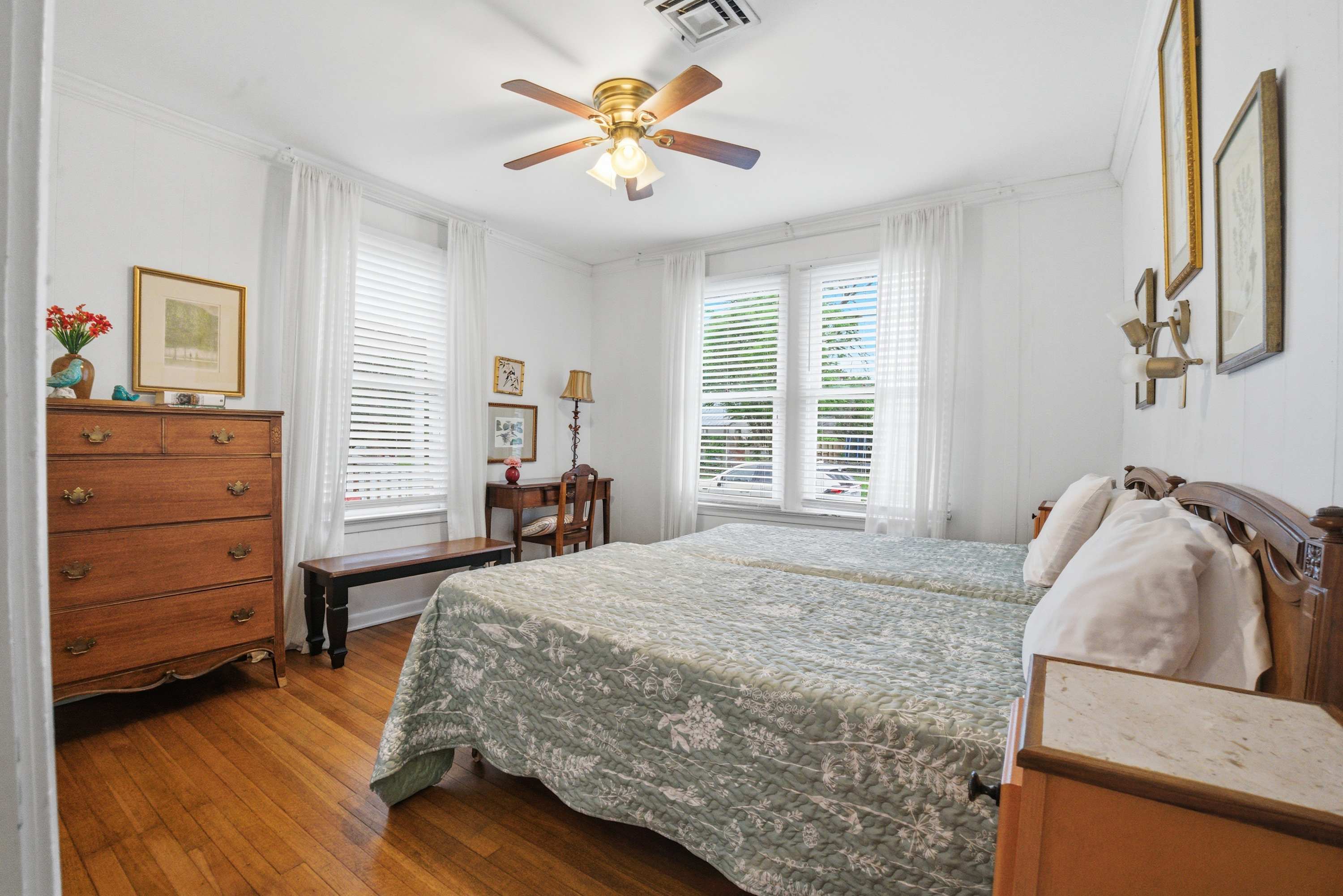 Spacious 2BR Perfect for Work Crews or Families