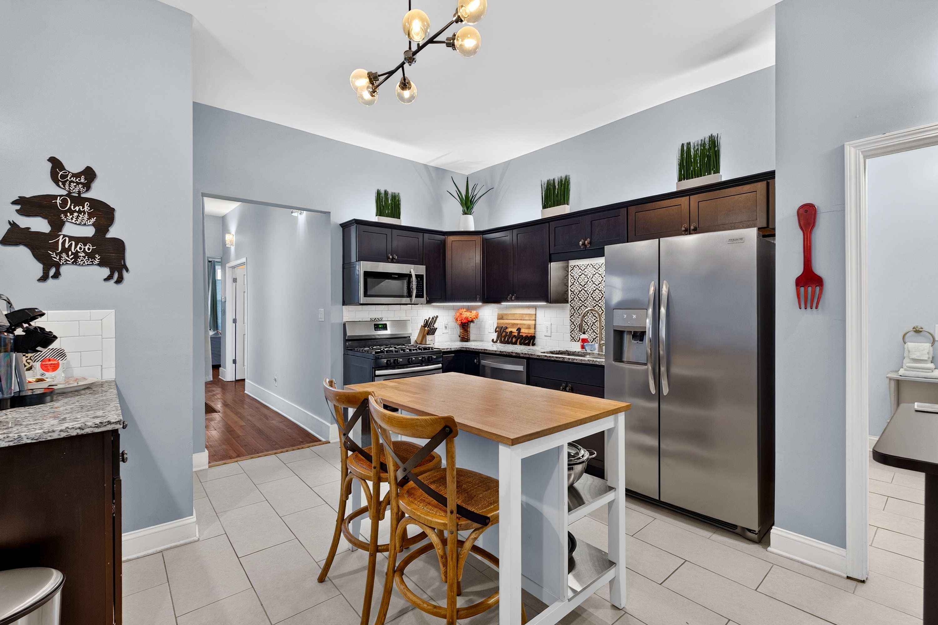 Bourbon Belle- Cozy Germantown home with parking!