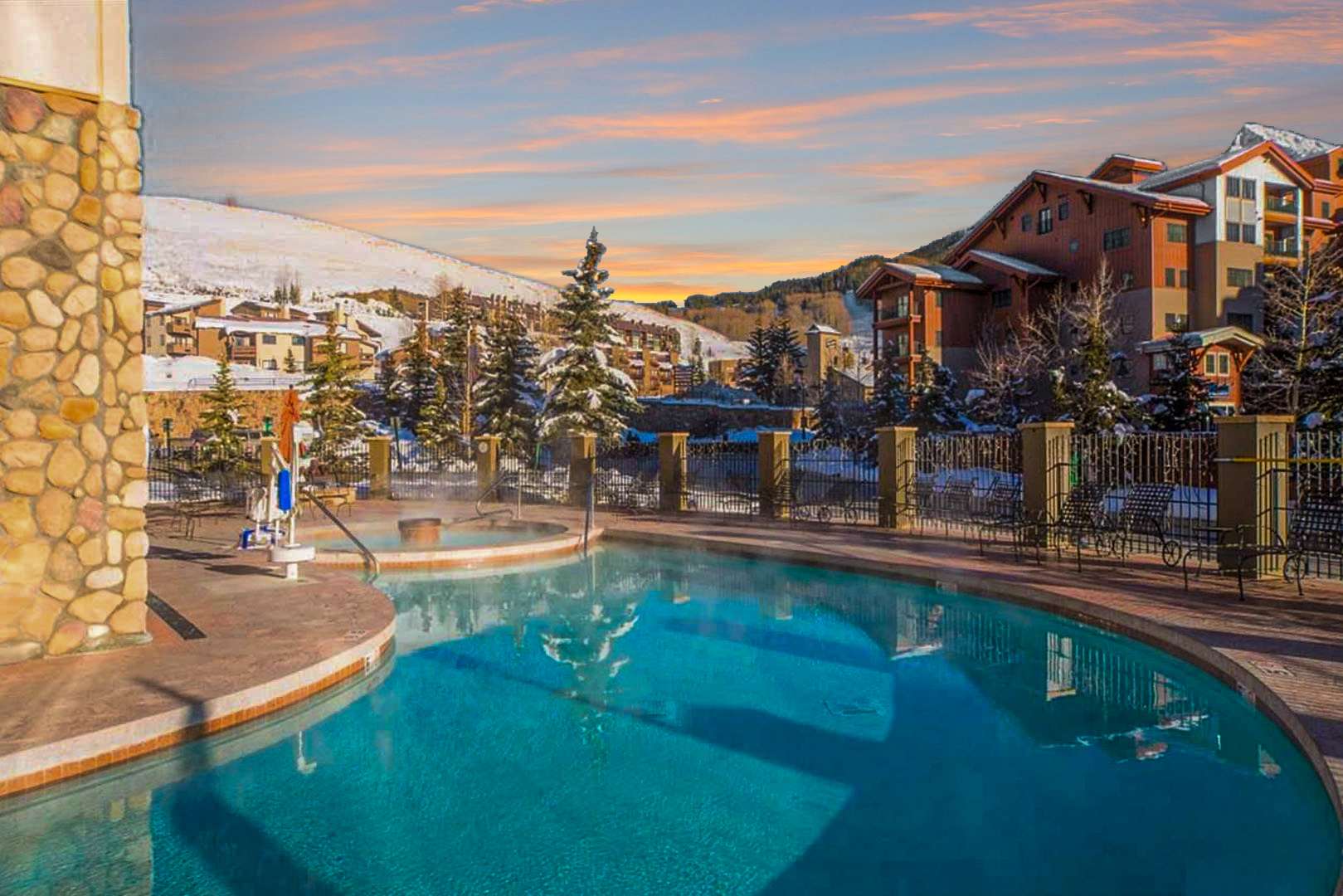 Grand Lodge Studio — Walk to the Lifts, Pool & Hot Tub in Crested Butte, CO
