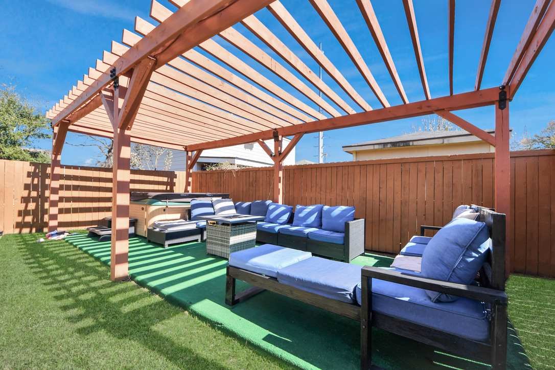Vibrant 3BR Getaway with Hot Tub 4