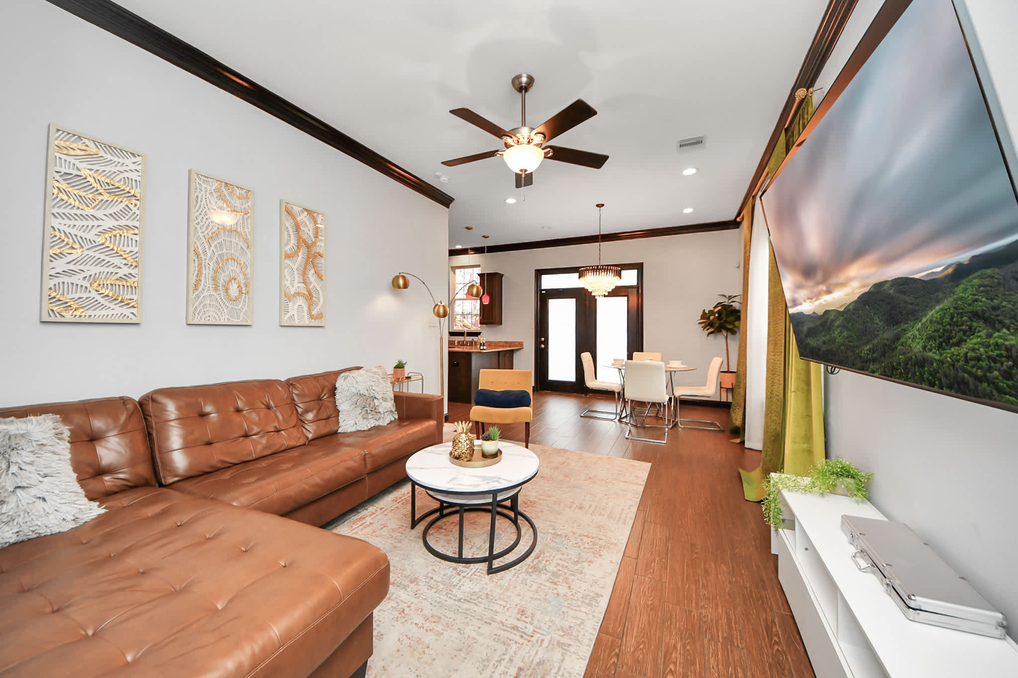 Luxurious Hot Tub And Entertainment Hub - Stylish Escape - Houston, TX
