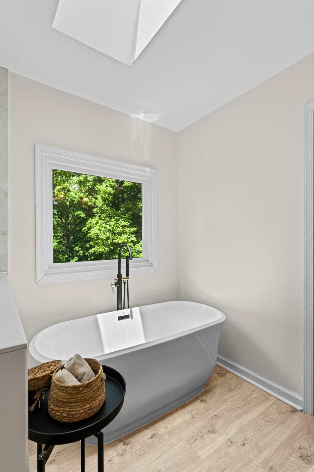 Mountain Views w/Hot Tub, 95” TV & Trail Access