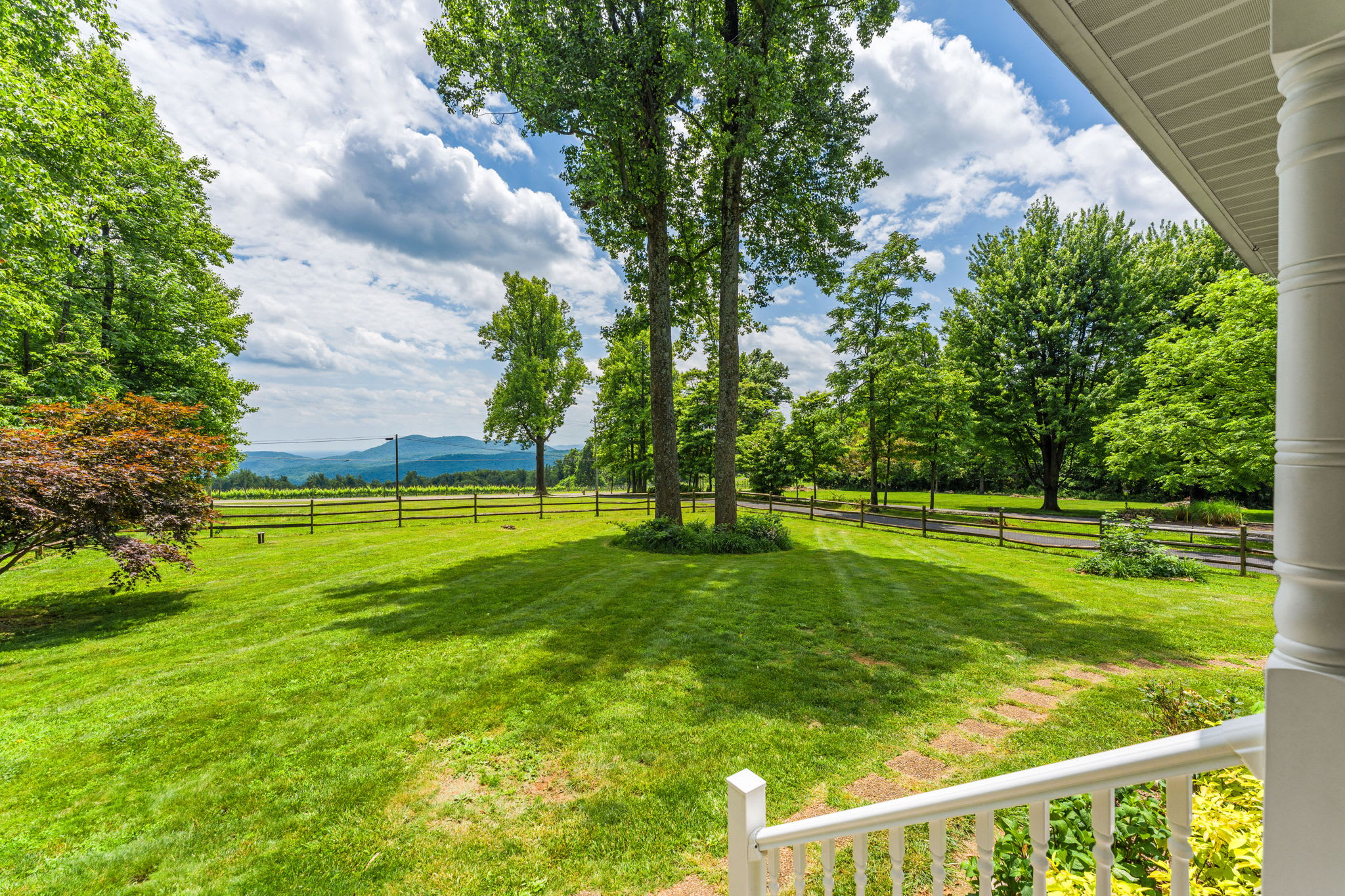 Mountain Views w/Hot Tub, 95” TV & Trail Access