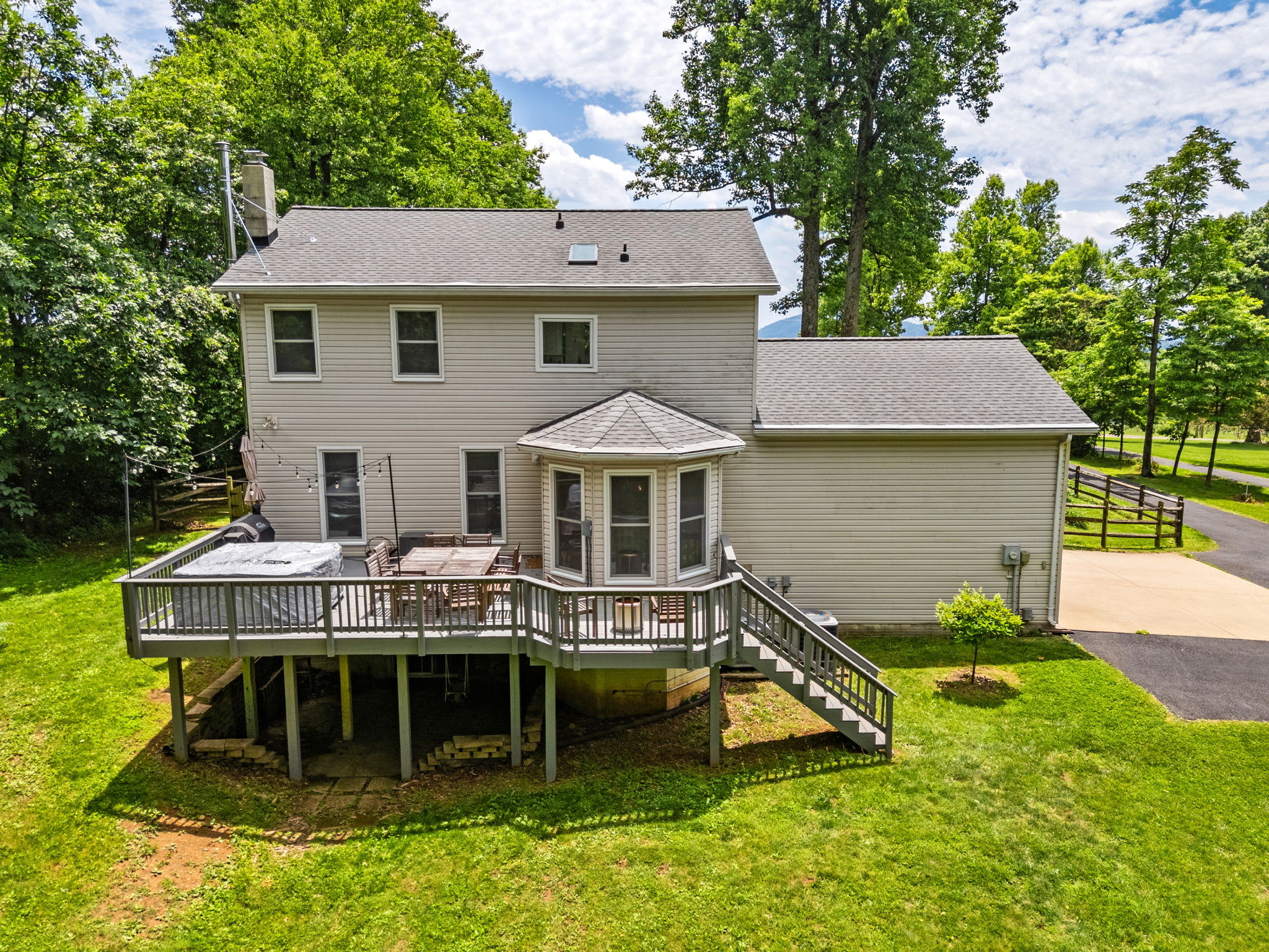 Mountain Views w/Hot Tub, 95” TV & Trail Access