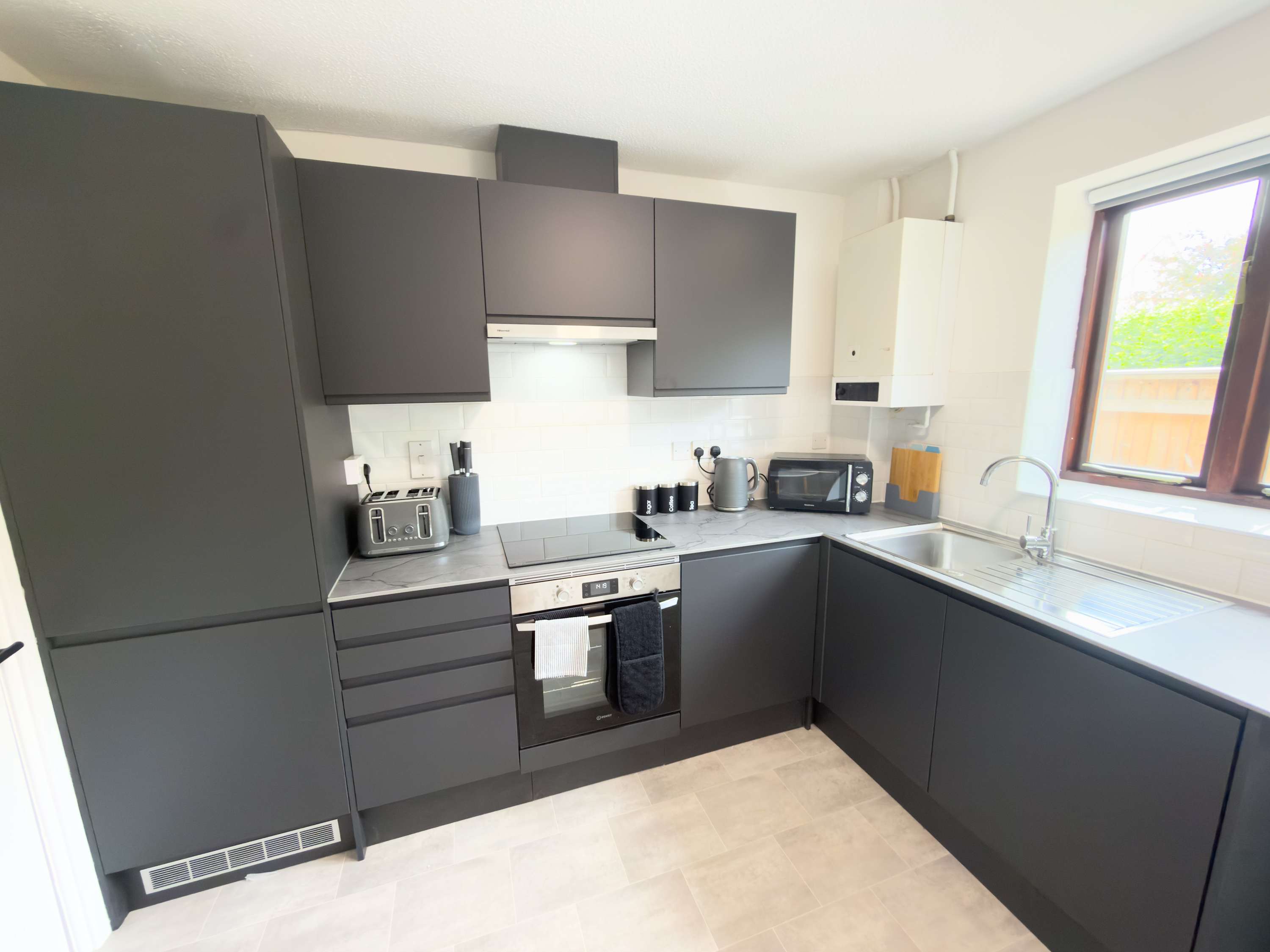 Millbrook House Apartments 1 - Three bedroom ground floor apartment next to Milton Park in High Street OX14 4EL - Property image 5 - VivreStays