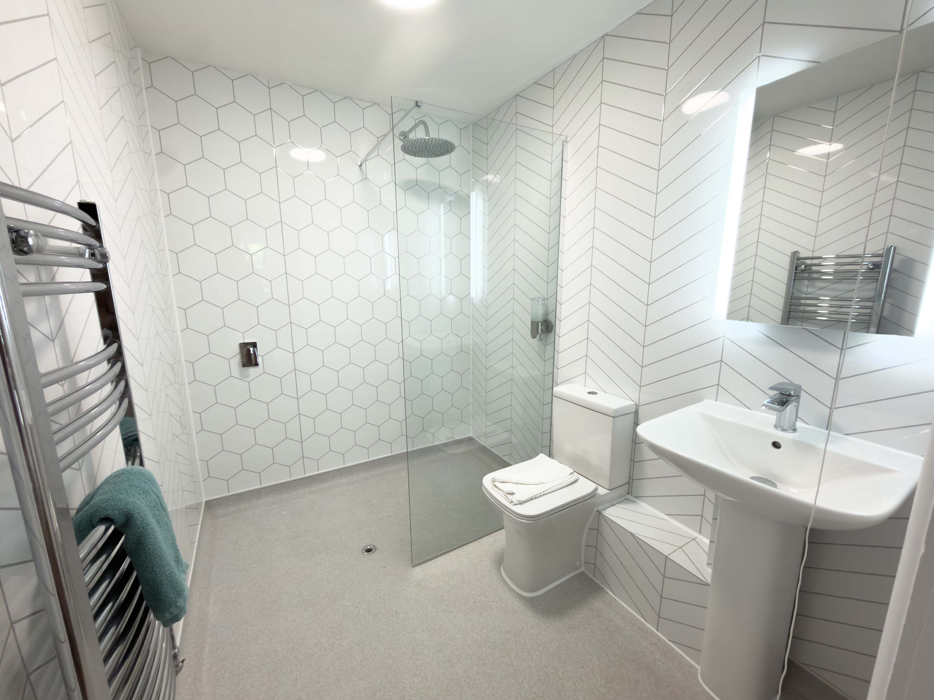 Millbrook House Apartments 1 - Three bedroom ground floor apartment next to Milton Park in High Street OX14 4EL - Property image 7 - VivreStays
