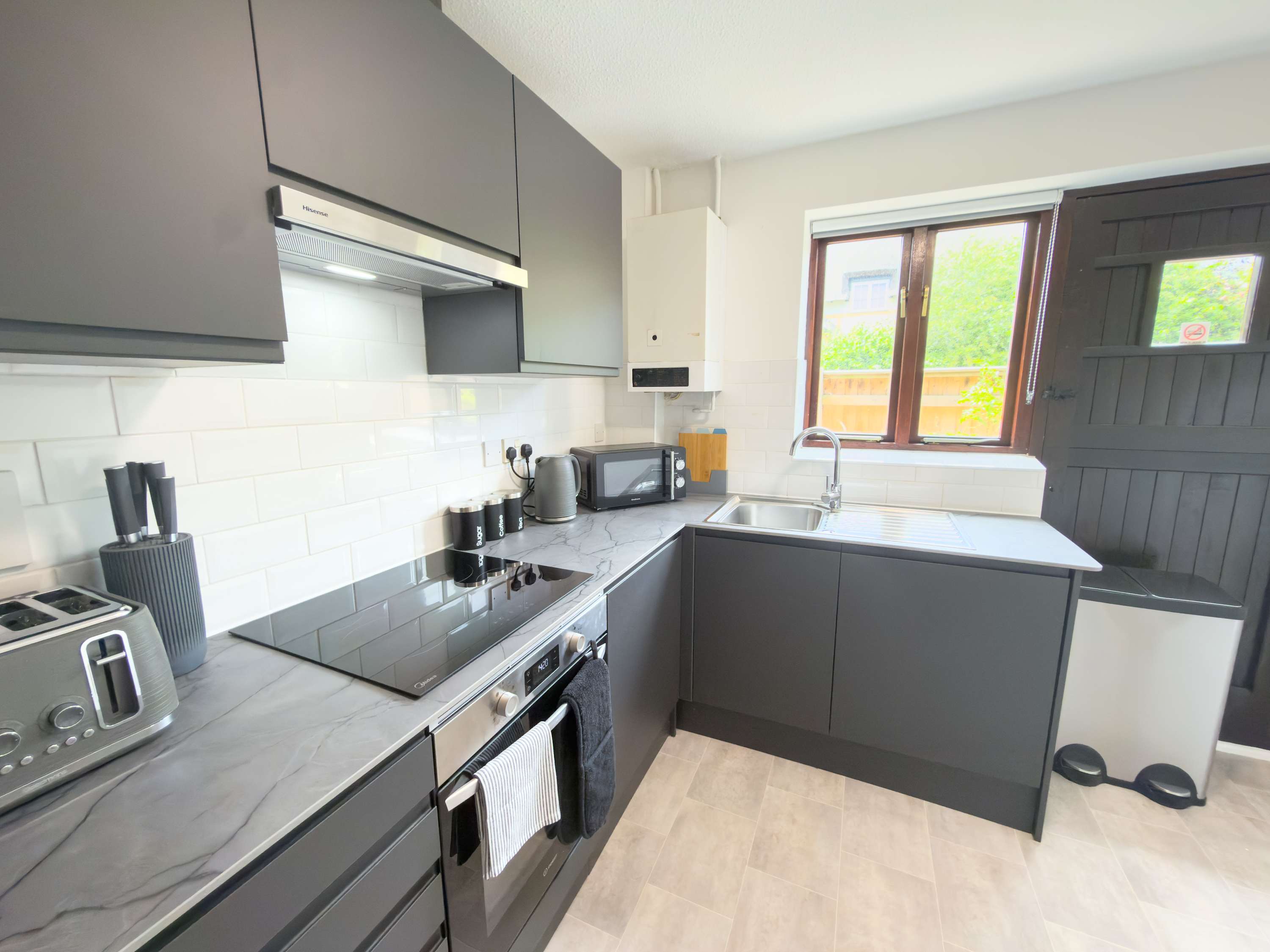 Millbrook House Apartments 1 - Three bedroom ground floor apartment next to Milton Park in High Street OX14 4EL - Property image 10 - VivreStays