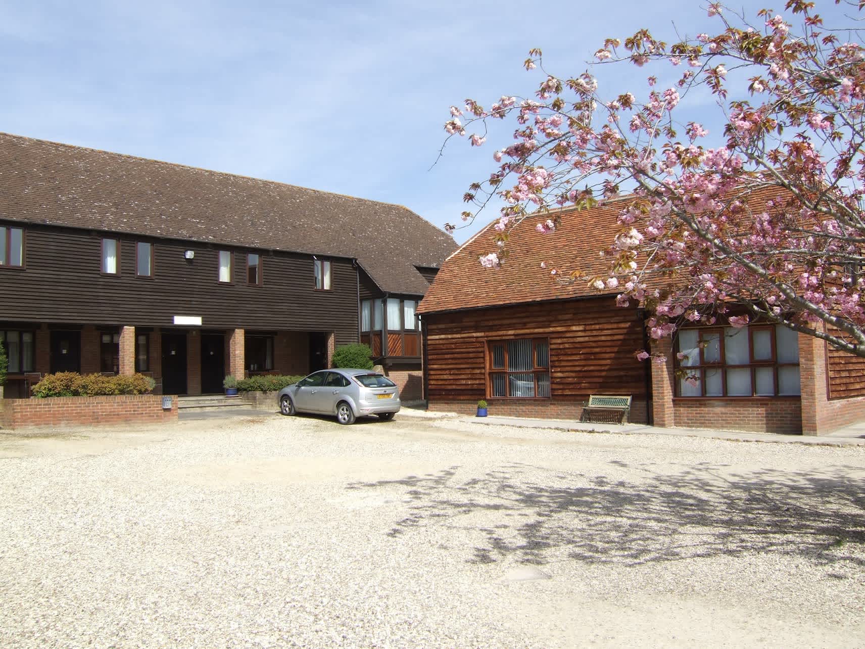 Millbrook House Apartments 1 - Three bedroom ground floor apartment next to Milton Park in High Street OX14 4EL - Property image 4 - VivreStays