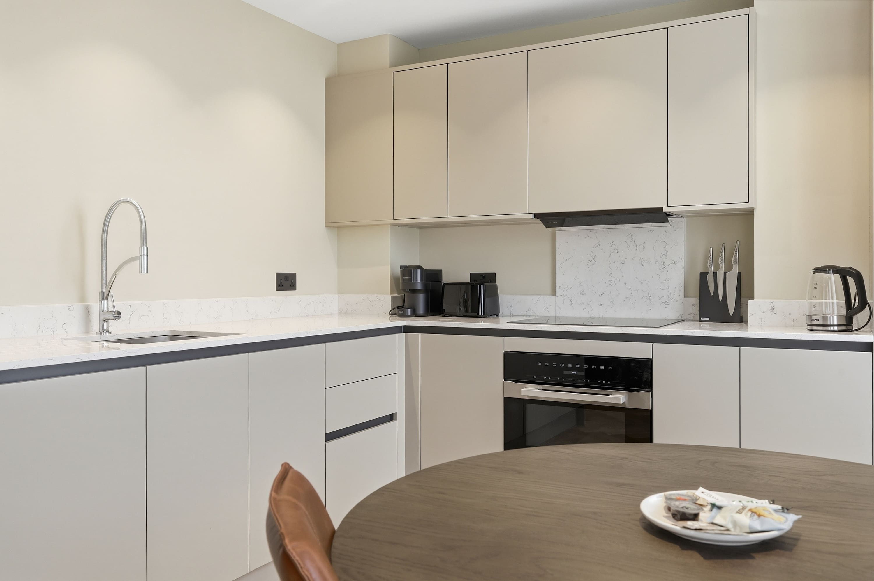 Cheyne Evergreen l Luxury Chelsea Retreat with Thames Views