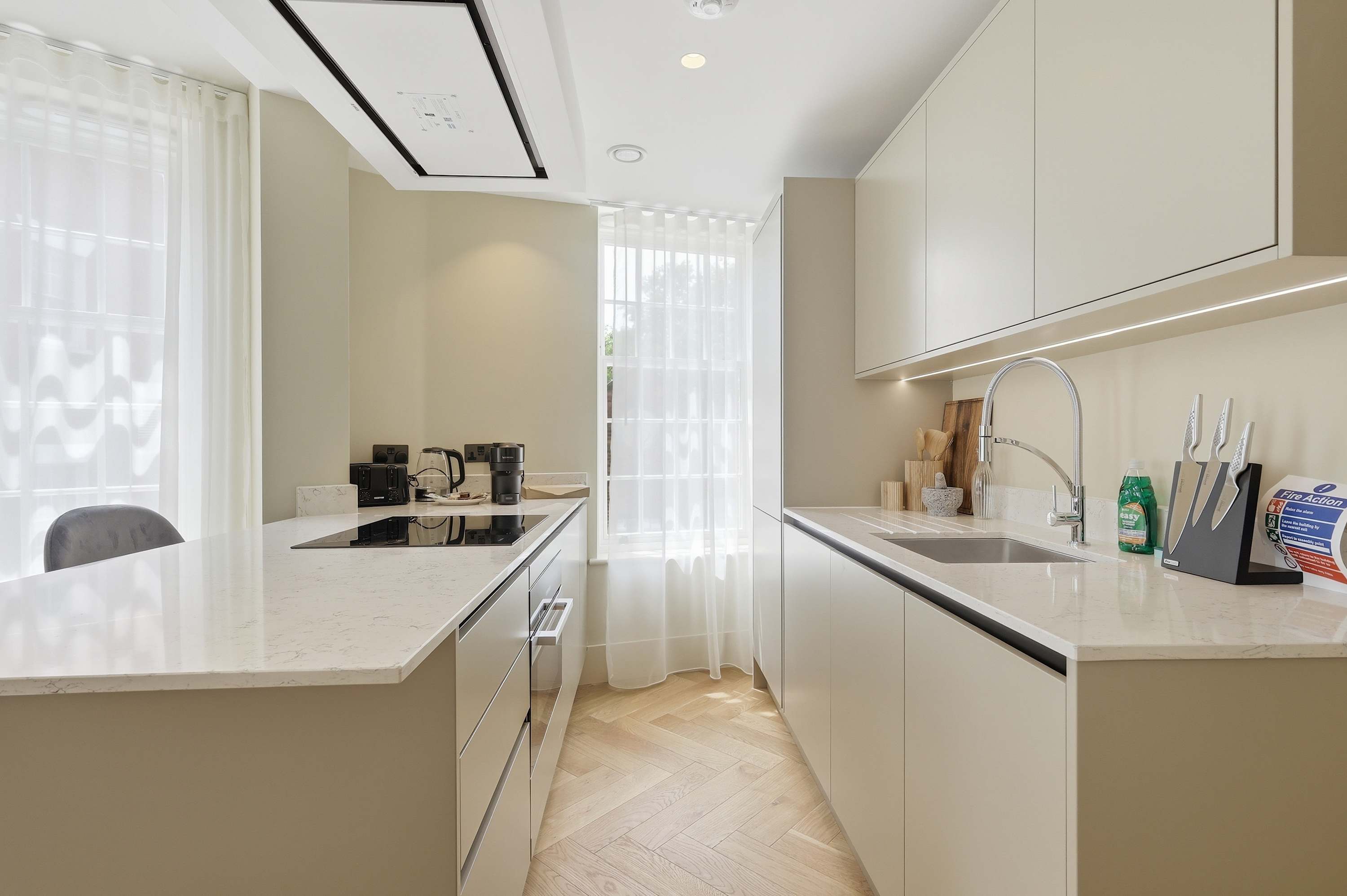 Cheyne Cedar l Luxury Chelsea retreat With River Views