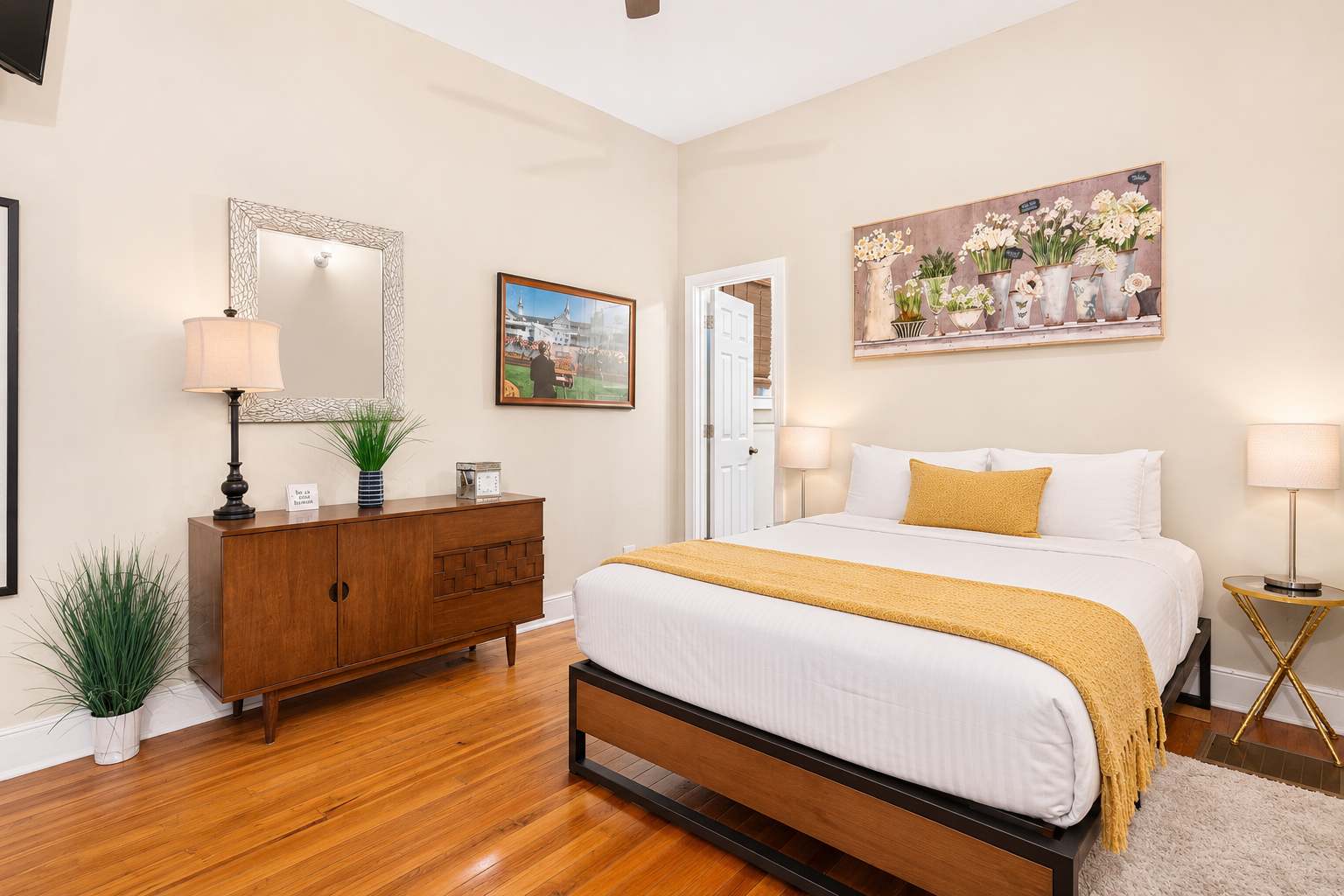Bourbon Belle- Cozy Germantown home with parking!