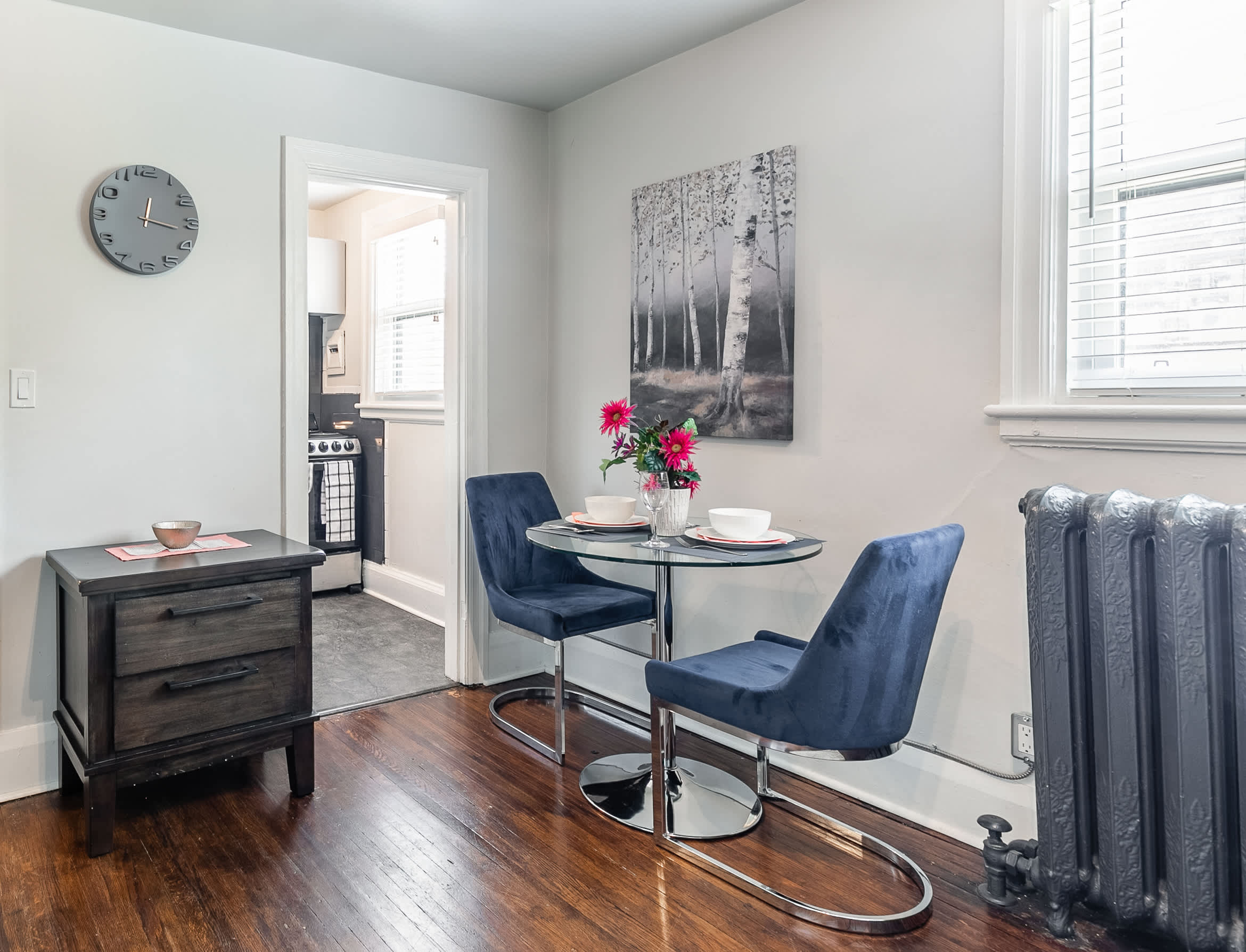 Easygoing space for slow mornings, shared meals, and relaxing nights in together