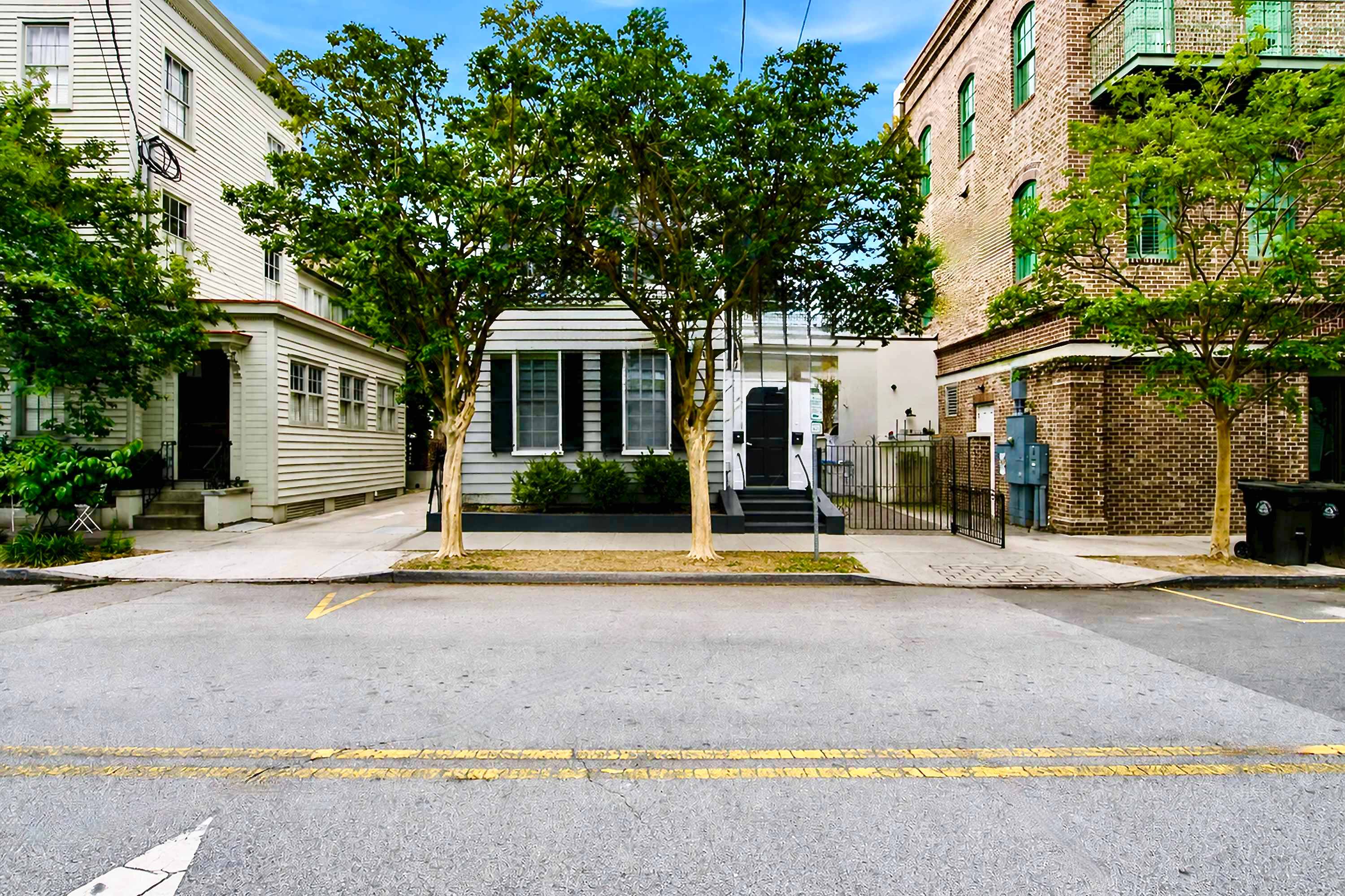 Charming downtown apartment just steps to King Street in Charleston, SC