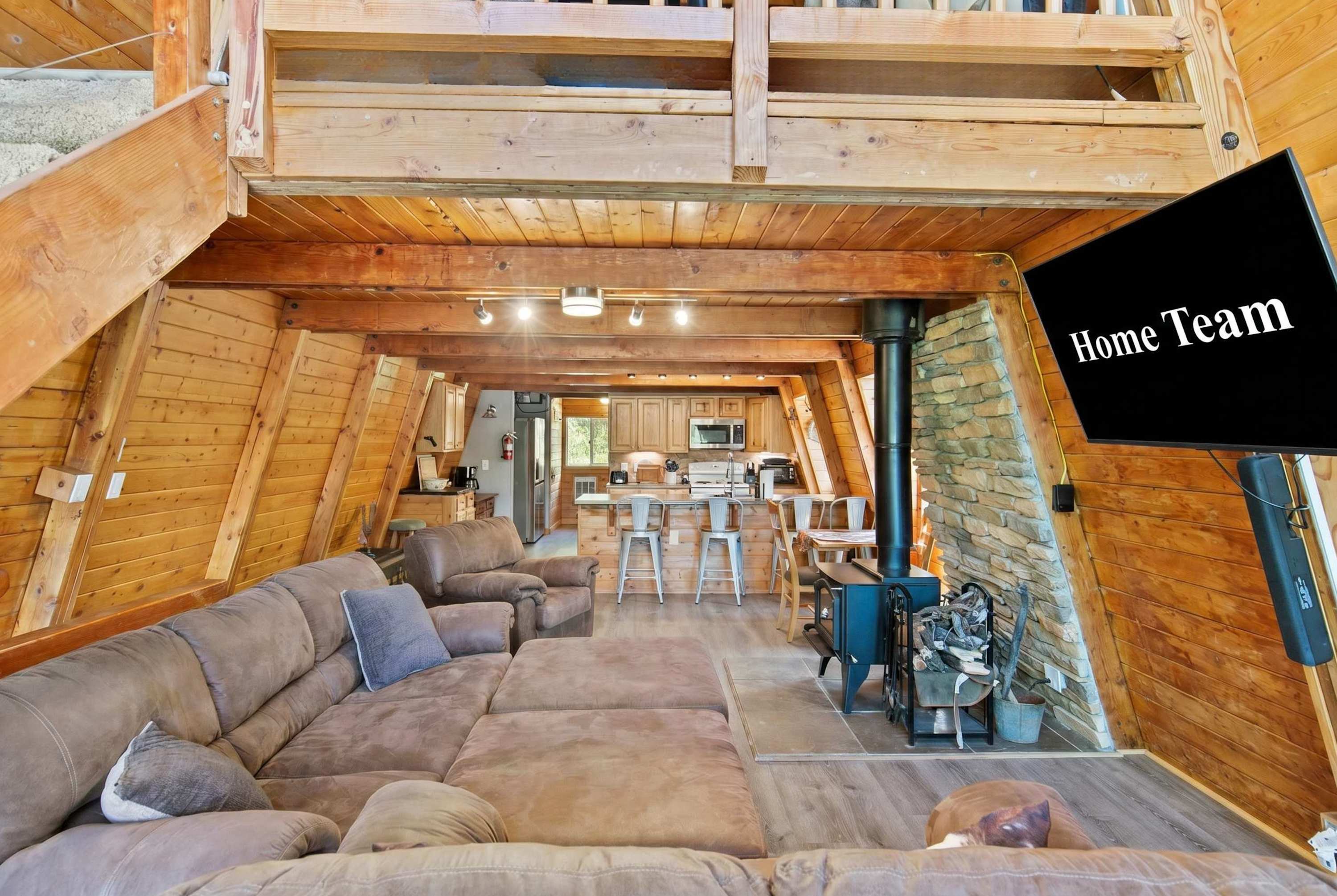 Ski-Lee Retreat | Ski • Hike • Explore | Sleeps 10 | Photo 2