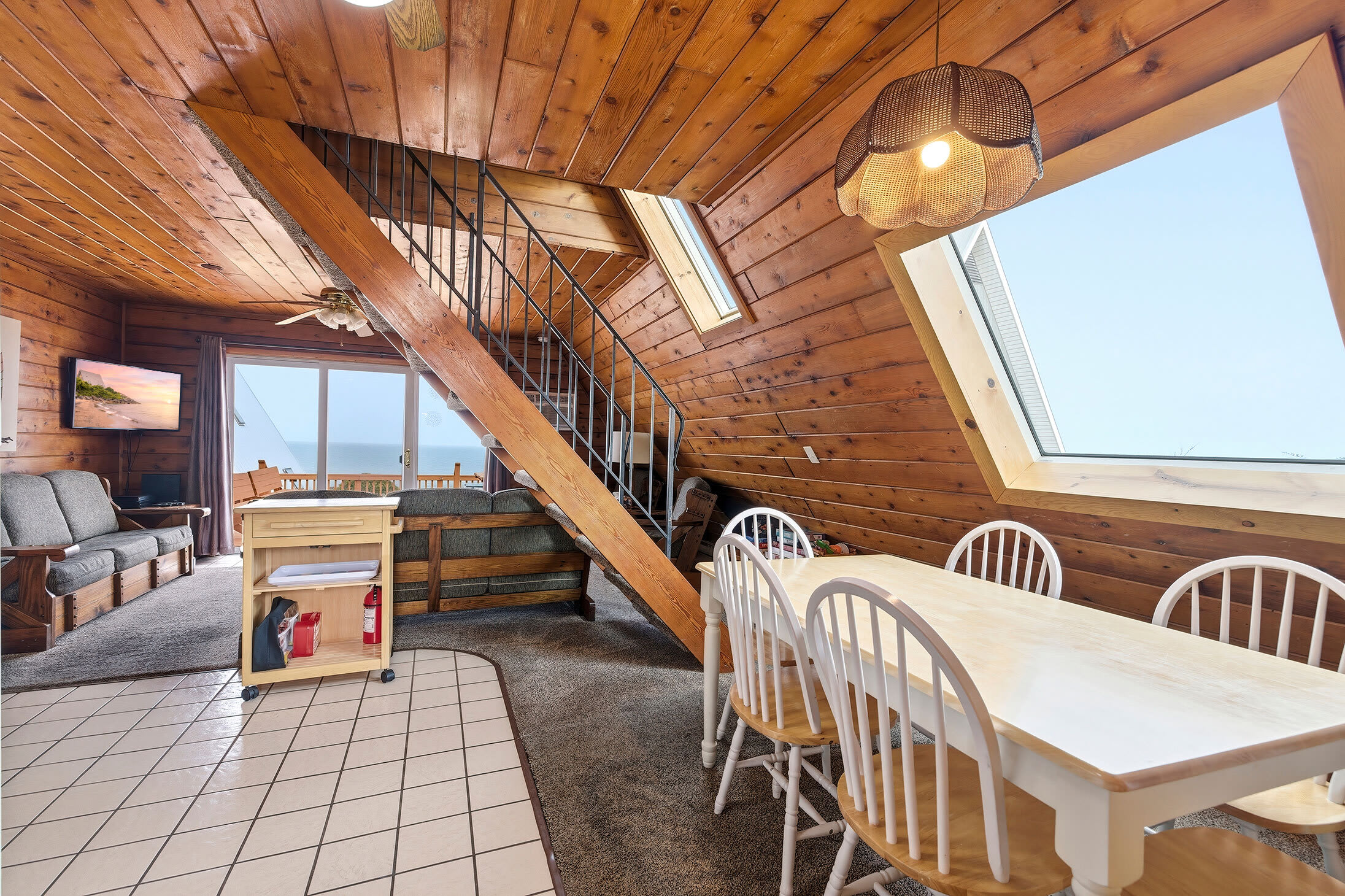 Meals taste different when the sky is part of the dining room.