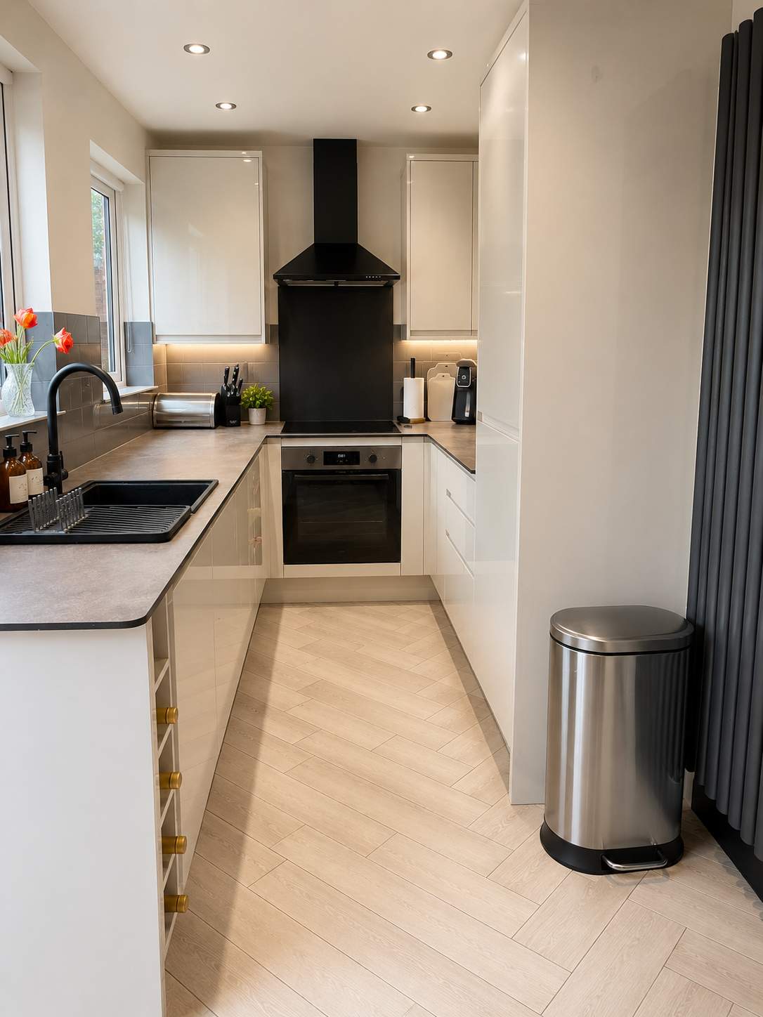 2Bd House for Families and Contractors in Orchard Leigh Cottage, Russell Street MK17 8NX - Property image 4 - VivreStays