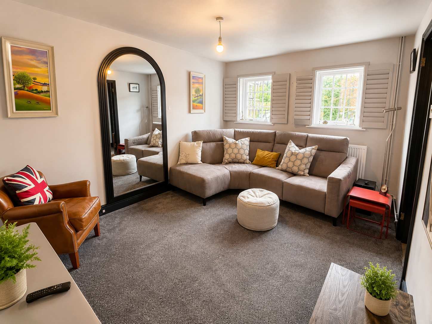 2Bd House for Families and Contractors in Orchard Leigh Cottage, Russell Street MK17 8NX - Property image 3 - VivreStays
