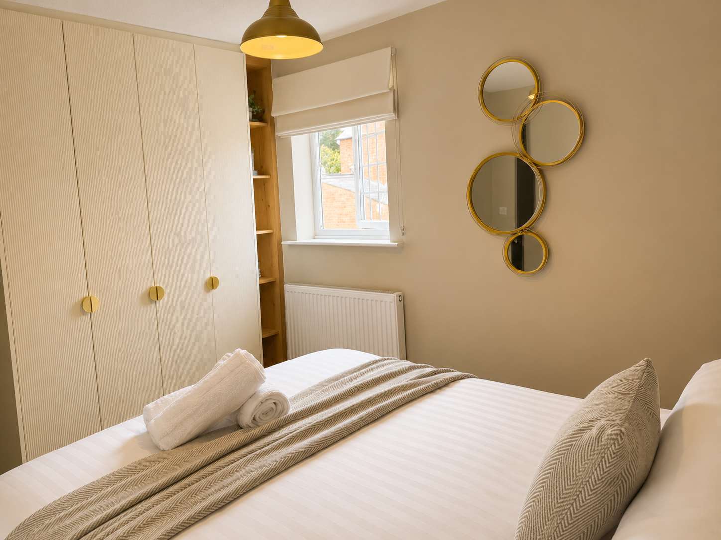2Bd House for Families and Contractors in Orchard Leigh Cottage, Russell Street MK17 8NX - Property image 13 - VivreStays