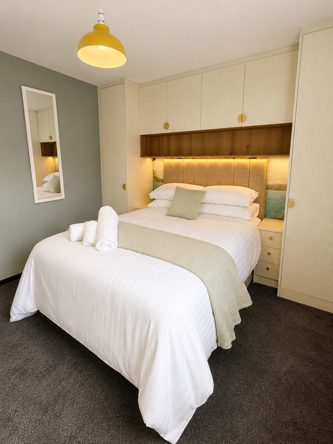 2Bd House for Families and Contractors in Orchard Leigh Cottage, Russell Street MK17 8NX - Property image 18 - VivreStays