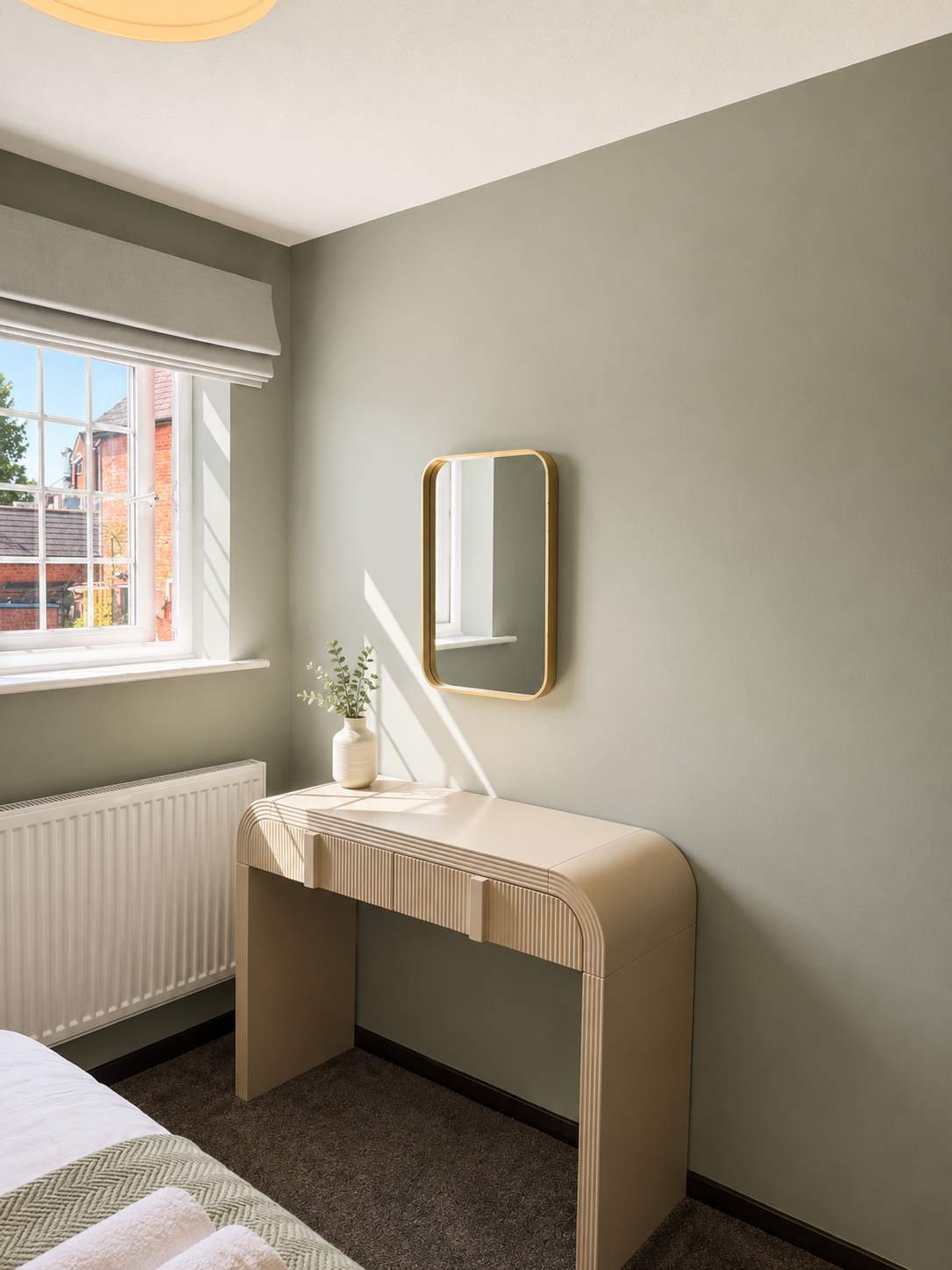 2Bd House for Families and Contractors in Orchard Leigh Cottage, Russell Street MK17 8NX - Property image 19 - VivreStays