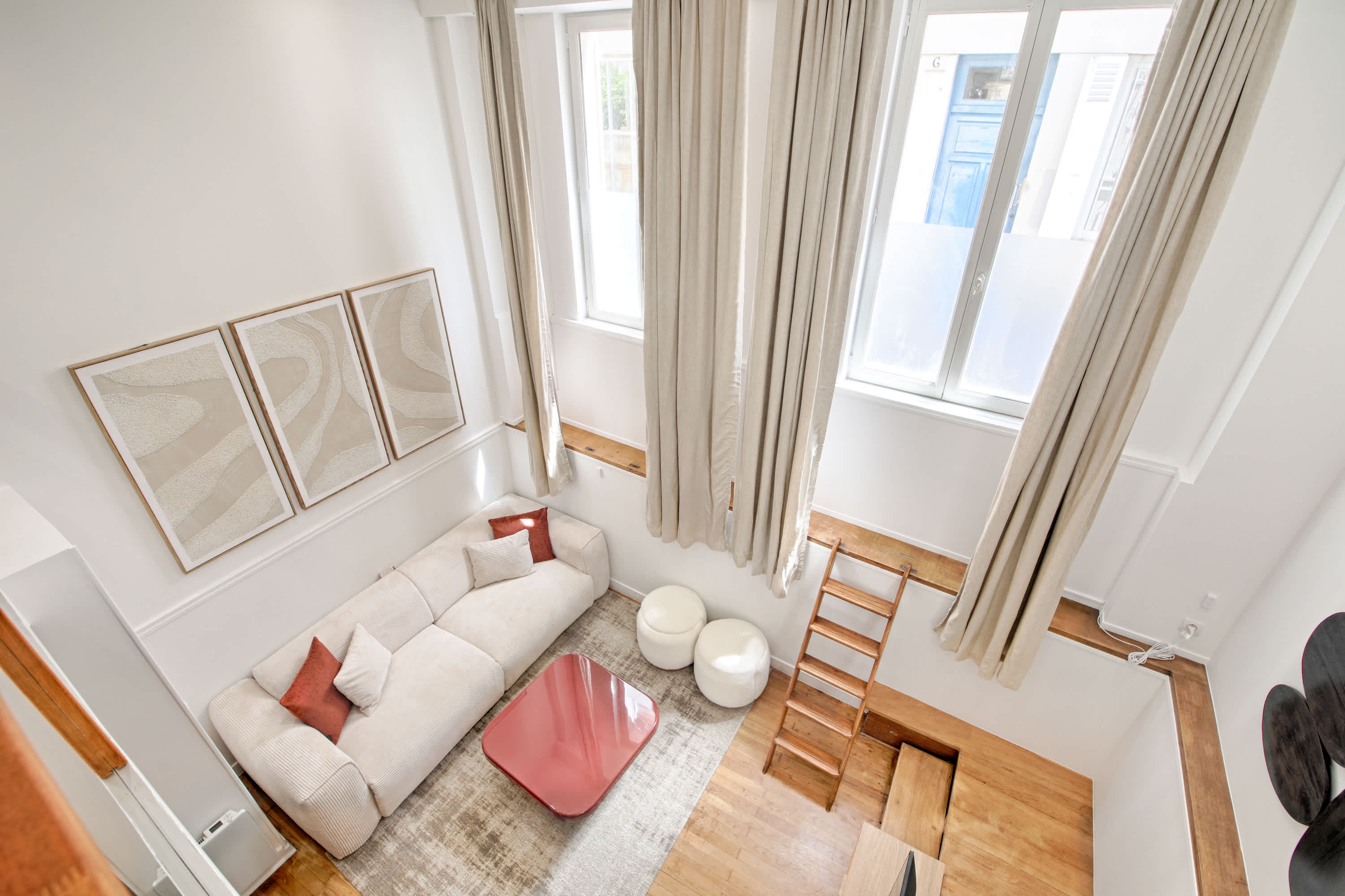 Rare Gem,  Maisonette,   10 min Champs Elysees — Paris, Île-de-France — vacation rental