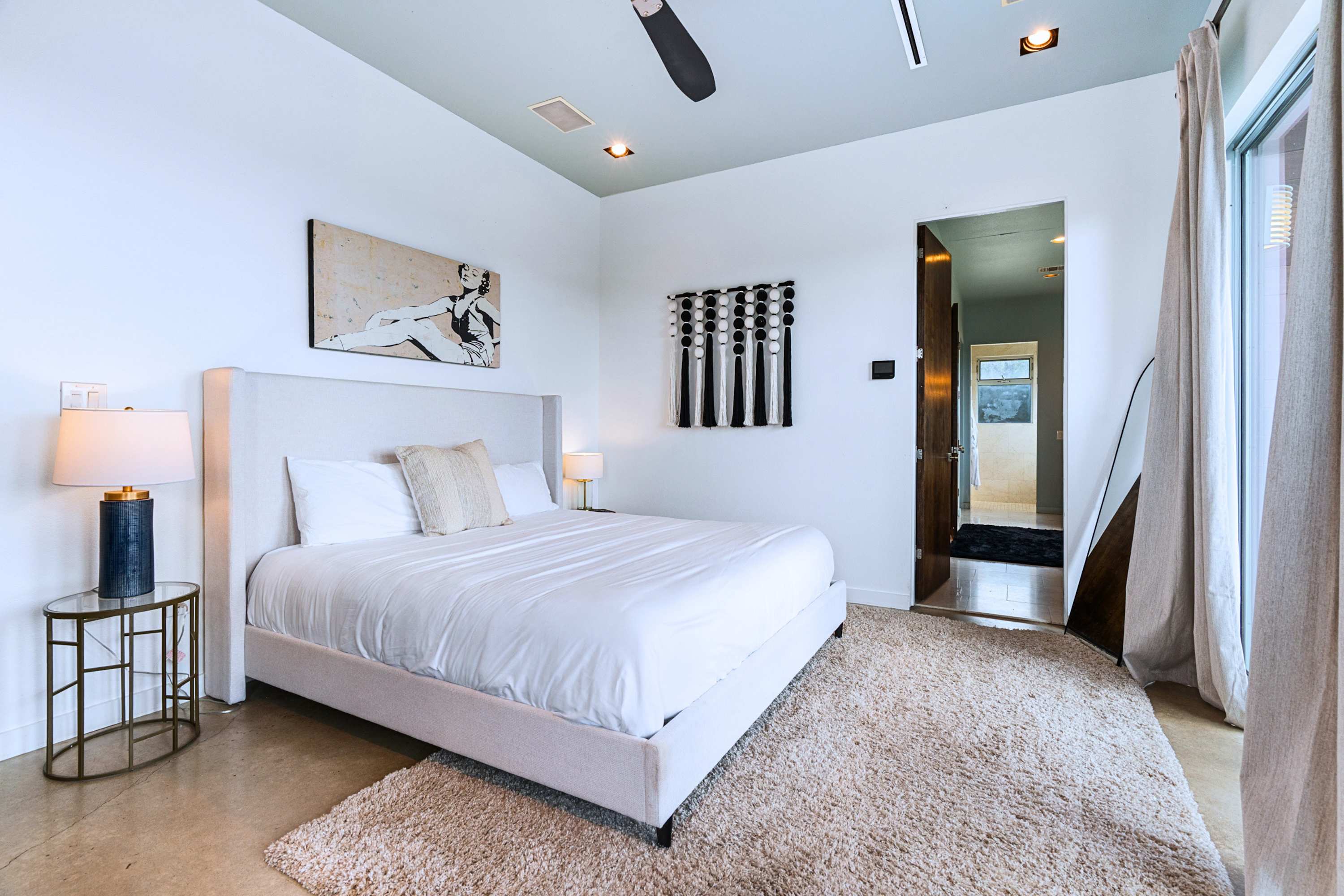 Private king suite with sweeping Hill Country views