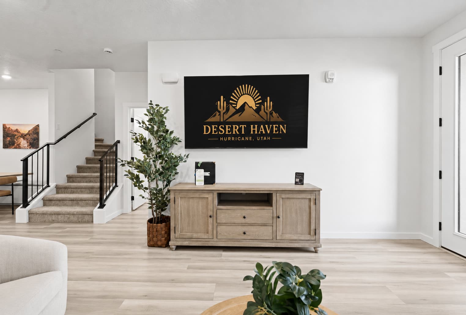 The Desert Haven l Rooftop Hot Tub & Game Room