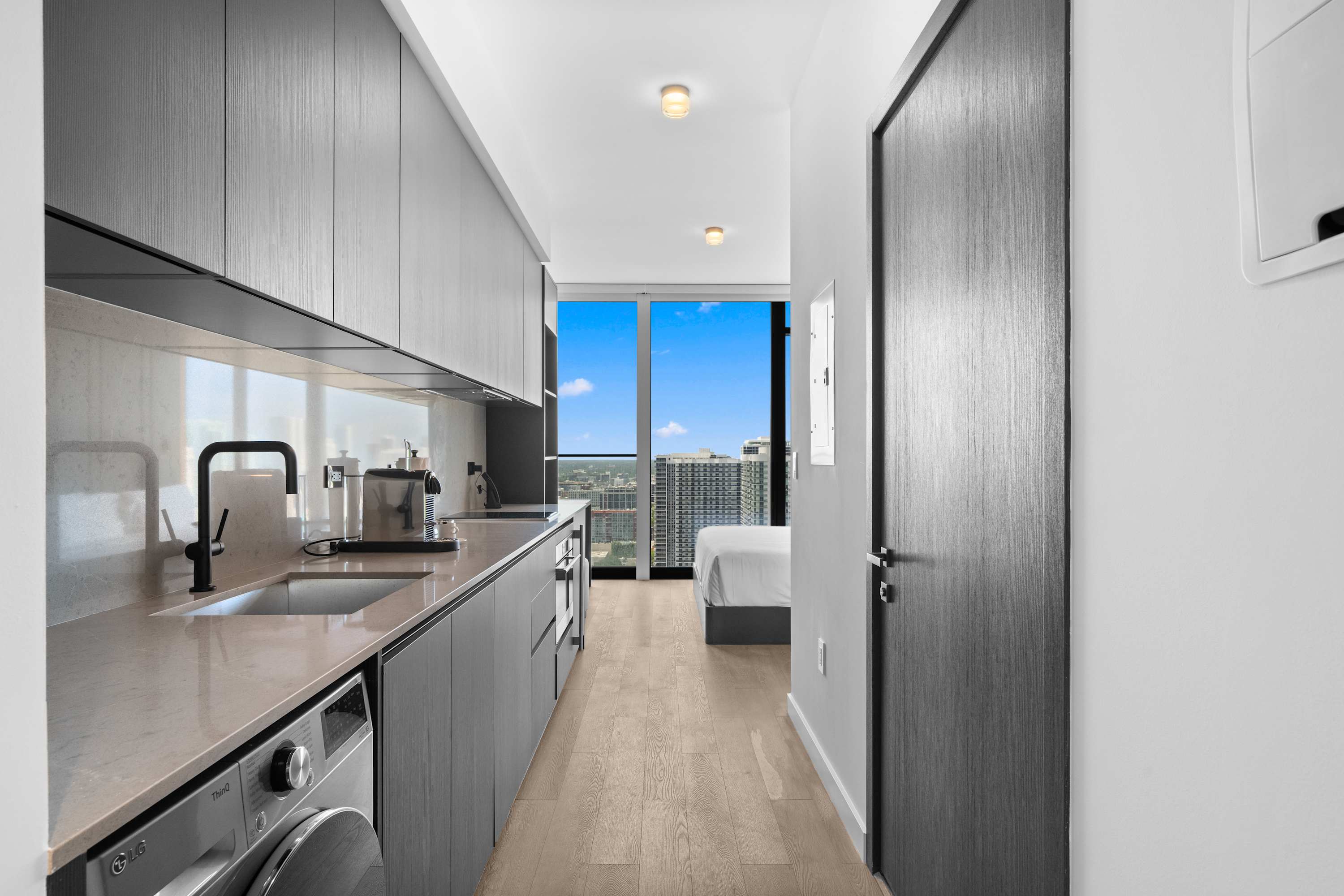 Exectuive E11EVEN Residence with ELITE Amenities