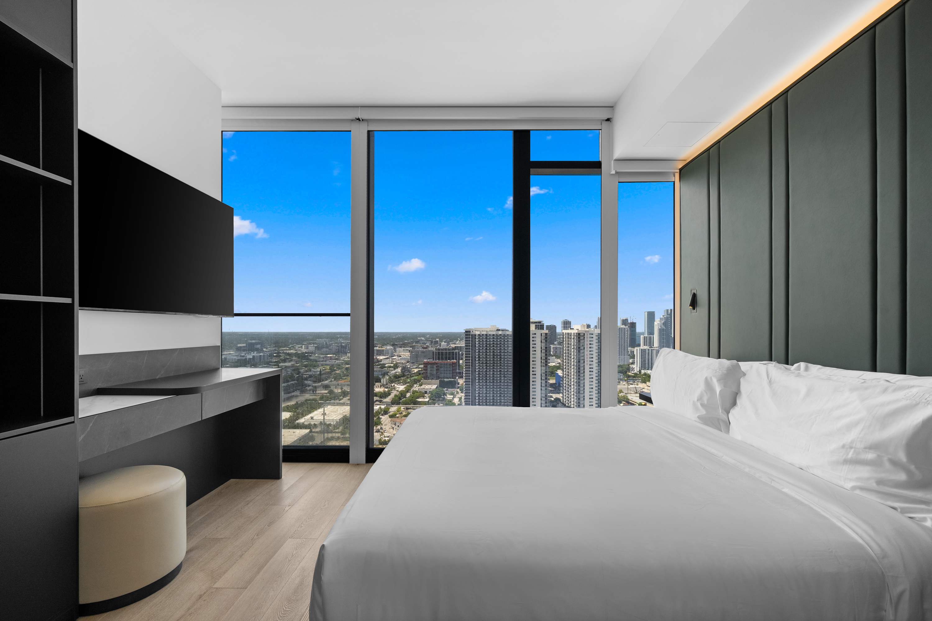 Exectuive E11EVEN Residence with ELITE Amenities