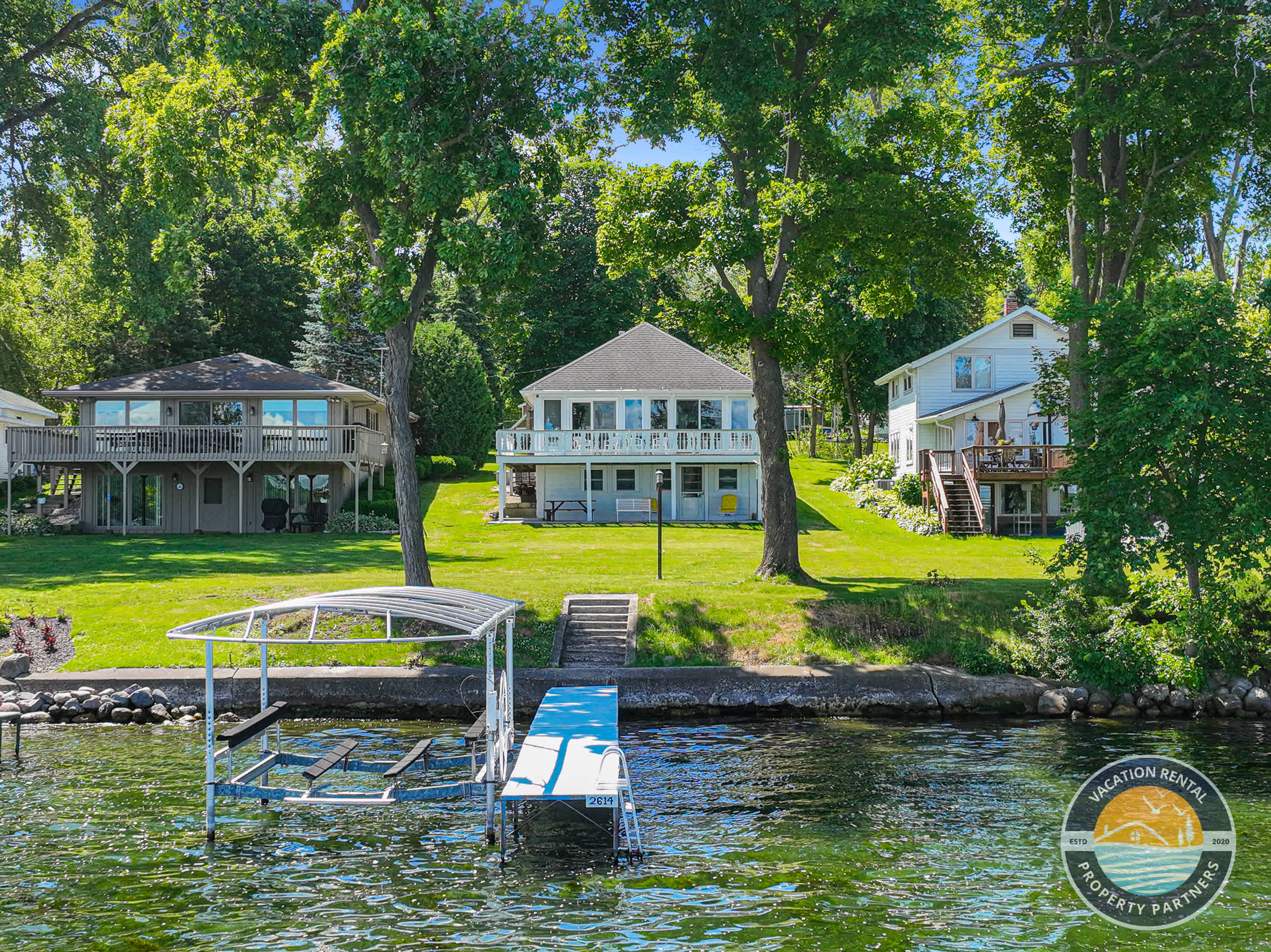 Lake Delavan Lakefront Home Pier Sleeps 6