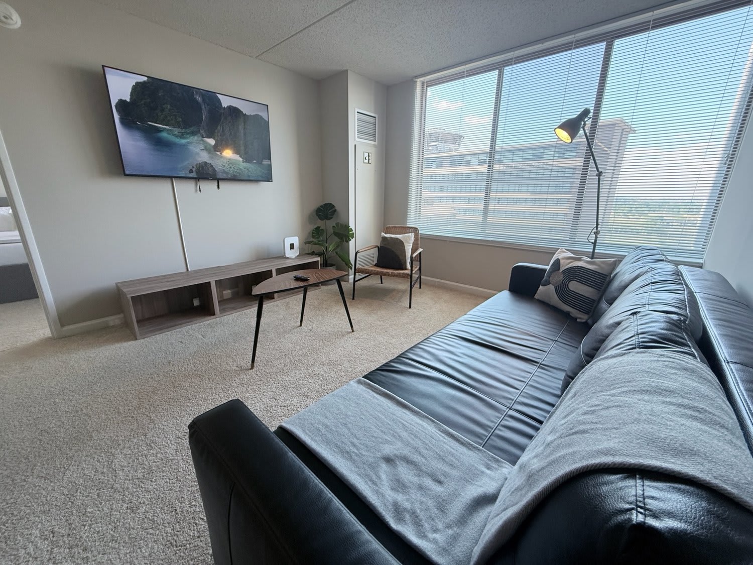 Prime Arlington Location with Pool and Gym