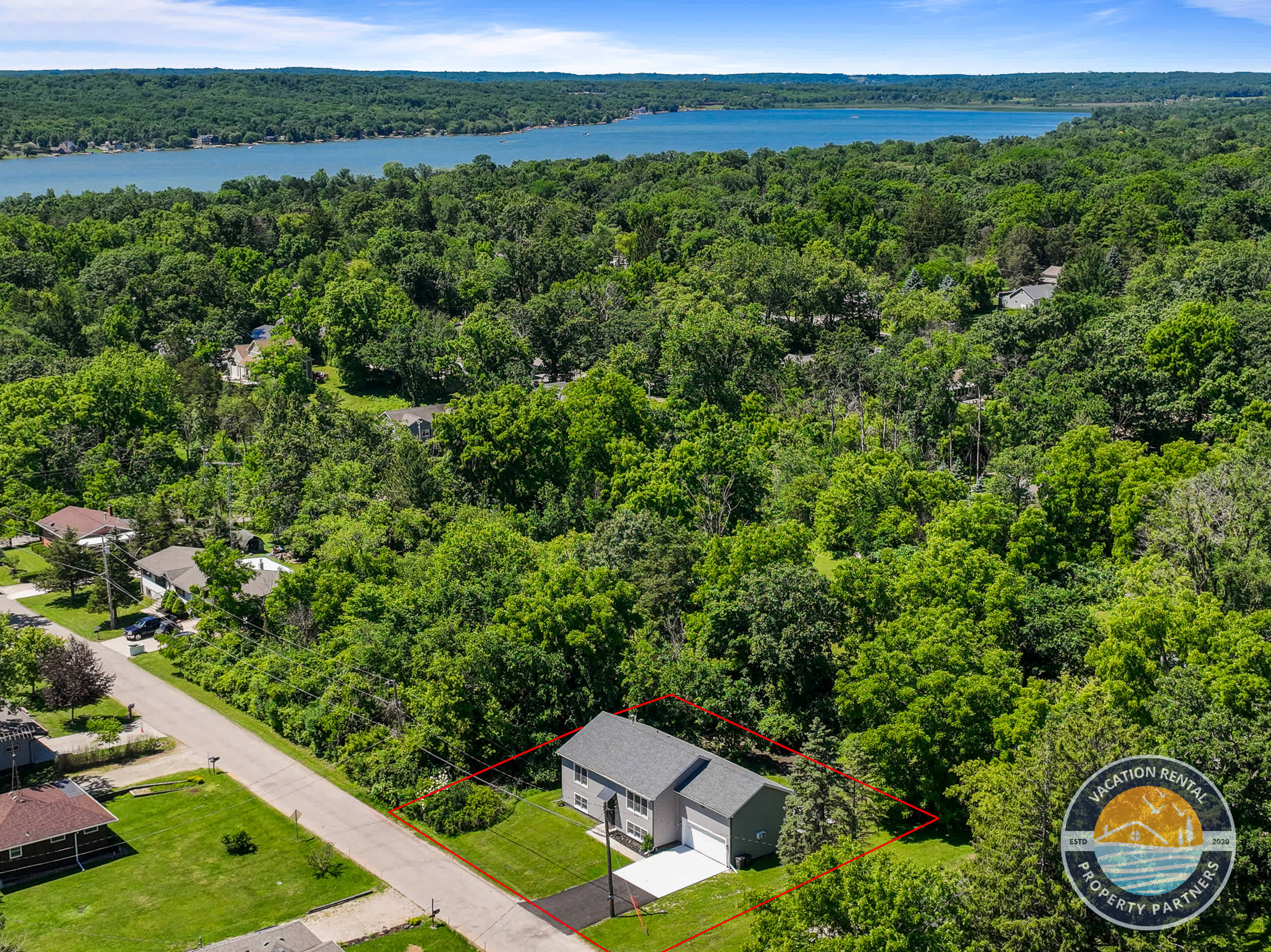 Lake Geneva House: Family Fun with Pool Table 6