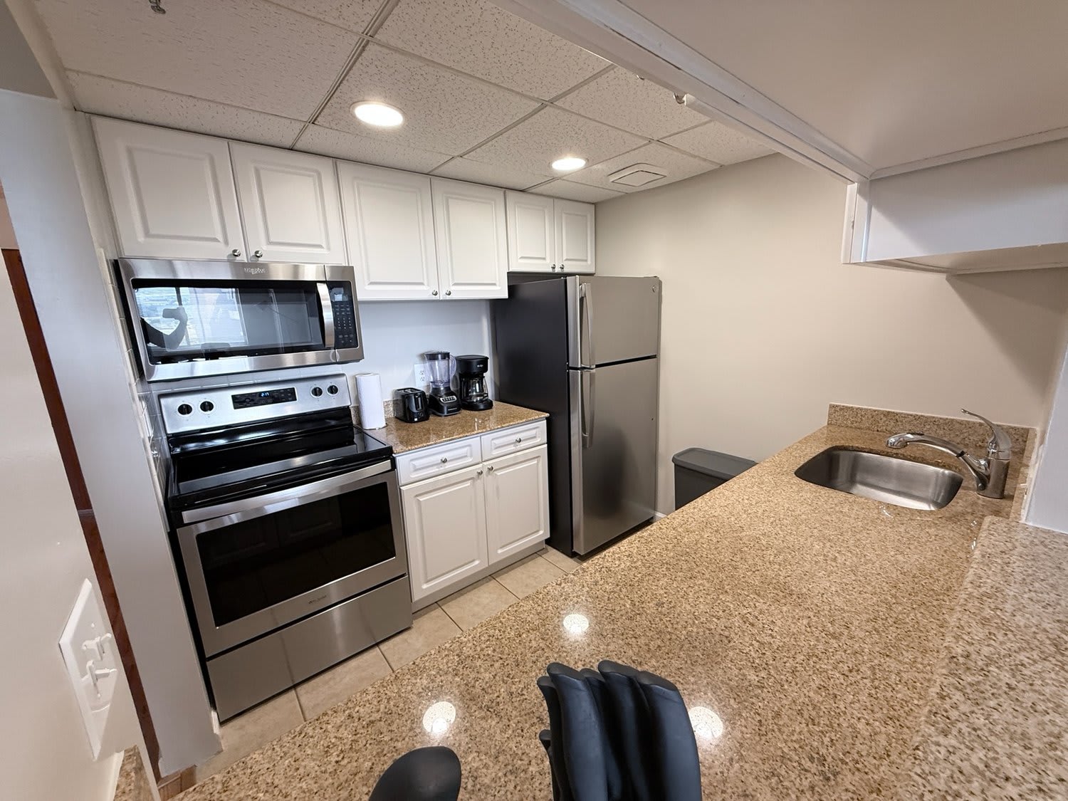 Arlington Gem Stylish Apt with Pool and Gym