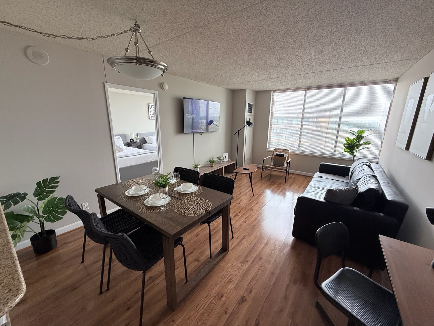 Arlington Gem Stylish Apt with Pool and Gym