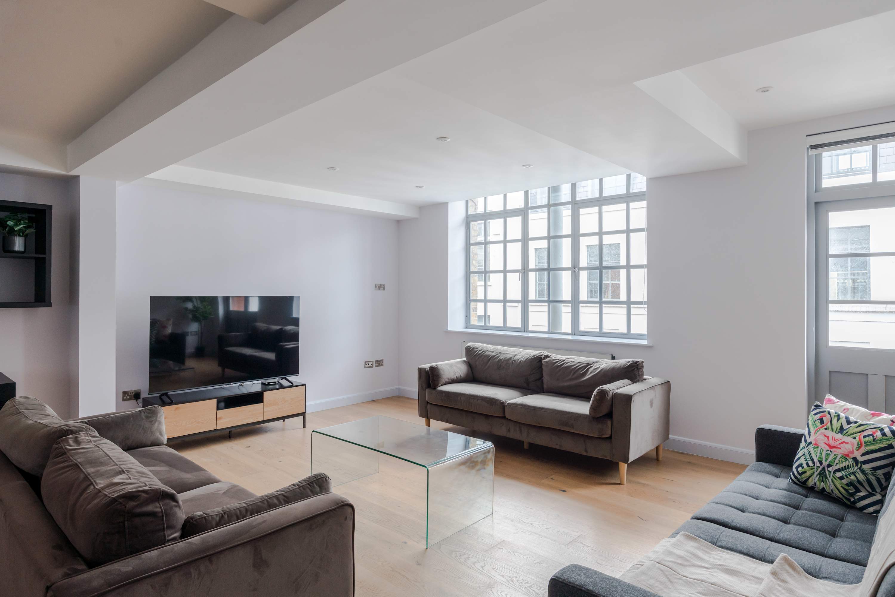Clerkenwell 3-Bed Apartment · Lift · Sleeps 8 in Eyre Street Hill, 2 EC1R - Property image 2 - VivreStays