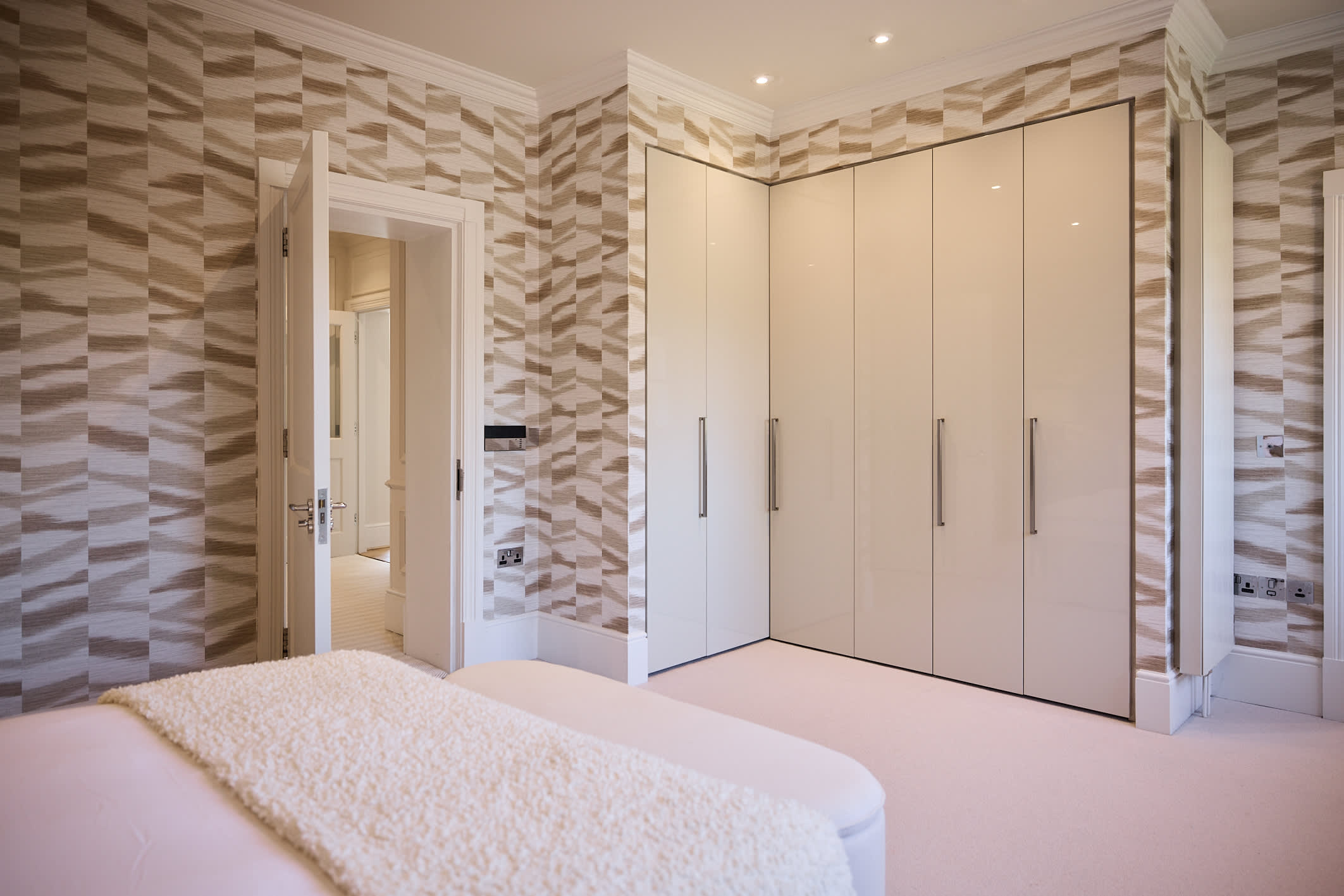 The 1788 Wood-Panelled Townhouse - Hampstead Heath in House 3, The Old Court House, North End Way NW3 7ER - Property image 28 - VivreStays