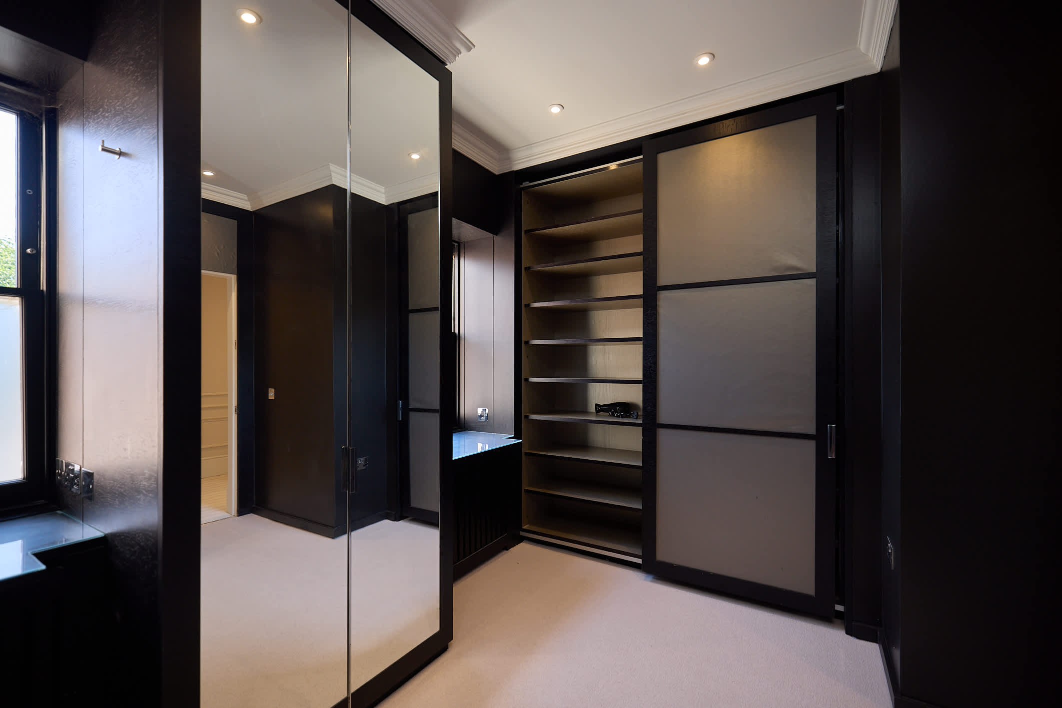 The 1788 Wood-Panelled Townhouse - Hampstead Heath in House 3, The Old Court House, North End Way NW3 7ER - Property image 33 - VivreStays
