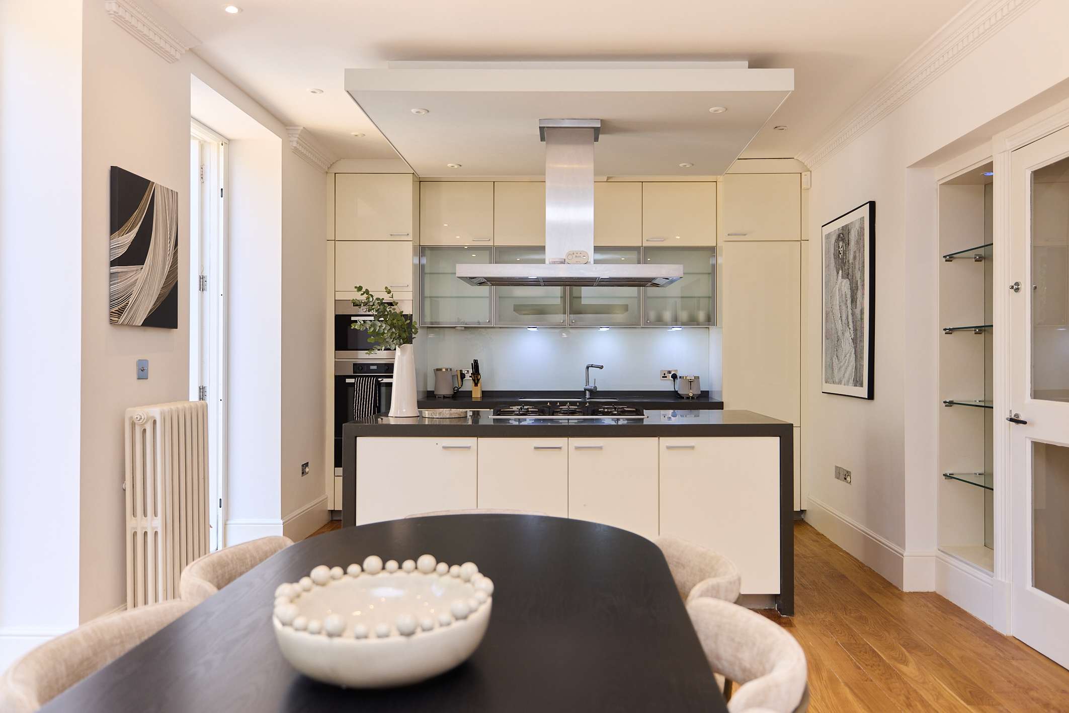 The 1788 Wood-Panelled Townhouse - Hampstead Heath in House 3, The Old Court House, North End Way NW3 7ER - Property image 20 - VivreStays