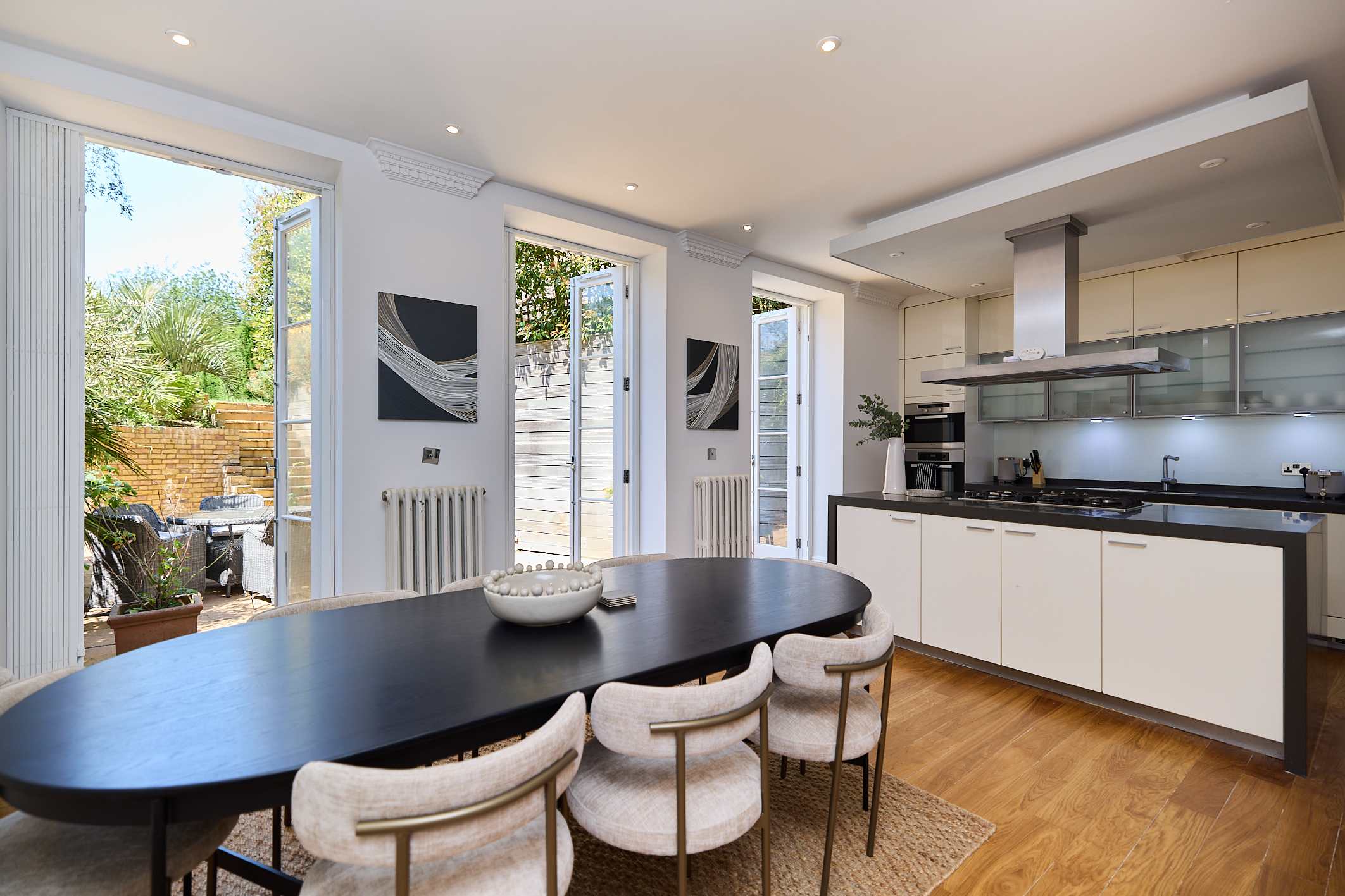 The 1788 Wood-Panelled Townhouse - Hampstead Heath in House 3, The Old Court House, North End Way NW3 7ER - Property image 18 - VivreStays