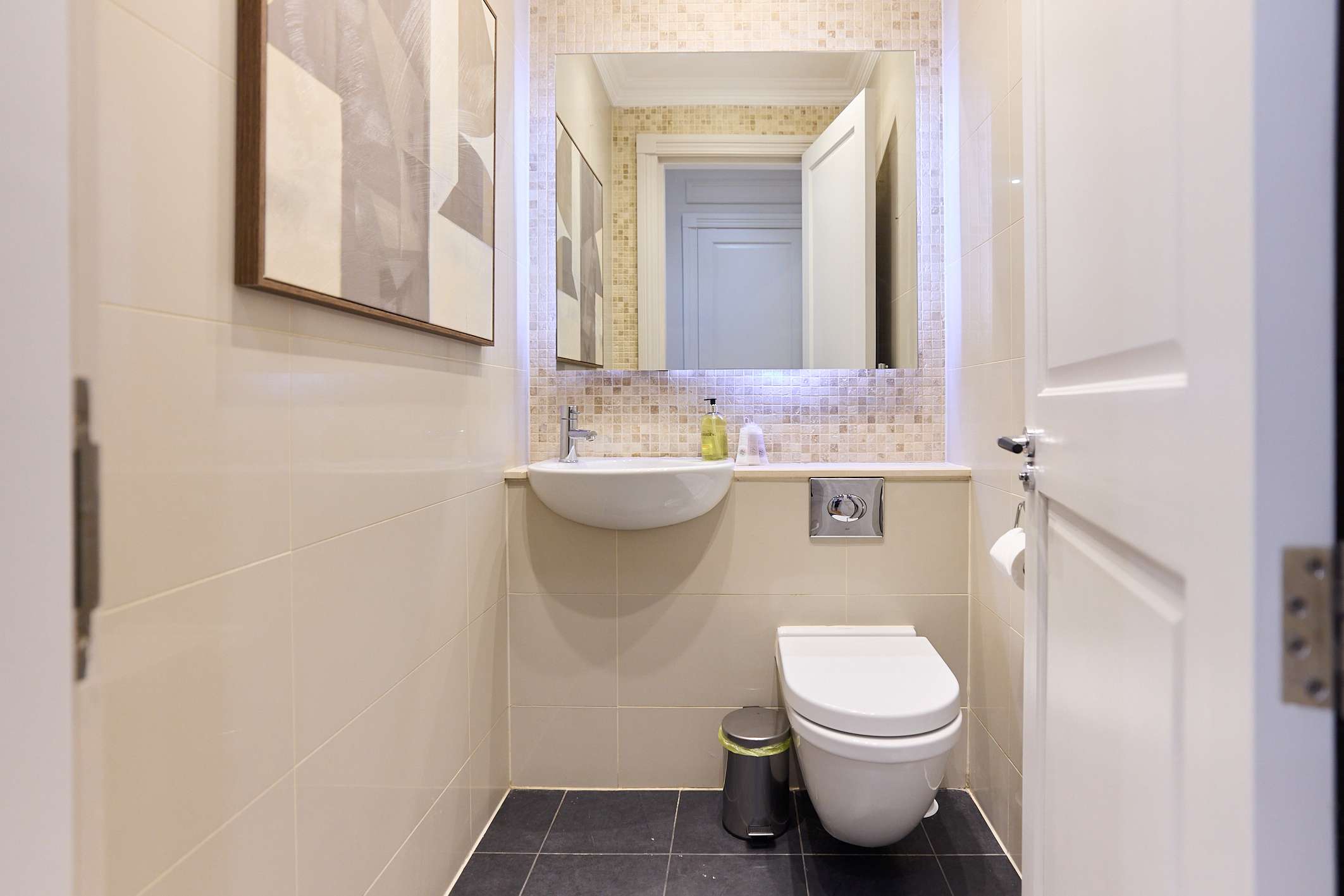 The 1788 Wood-Panelled Townhouse - Hampstead Heath in House 3, The Old Court House, North End Way NW3 7ER - Property image 61 - VivreStays