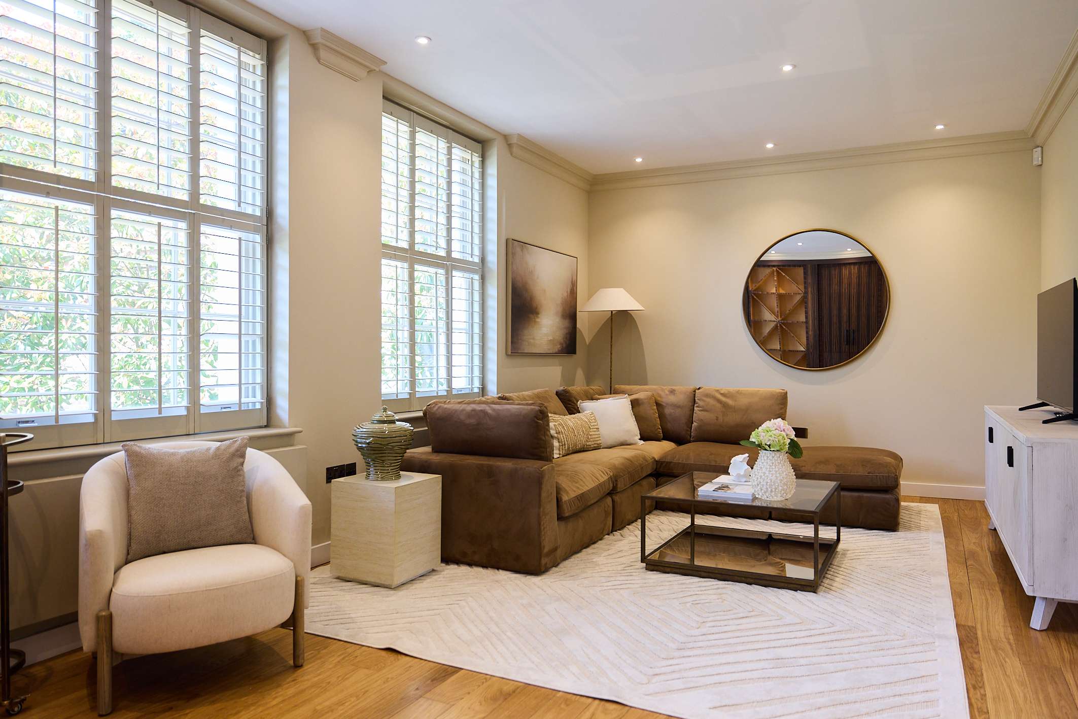 The 1788 Wood-Panelled Townhouse - Hampstead Heath in House 3, The Old Court House, North End Way NW3 7ER - Property image 2 - VivreStays