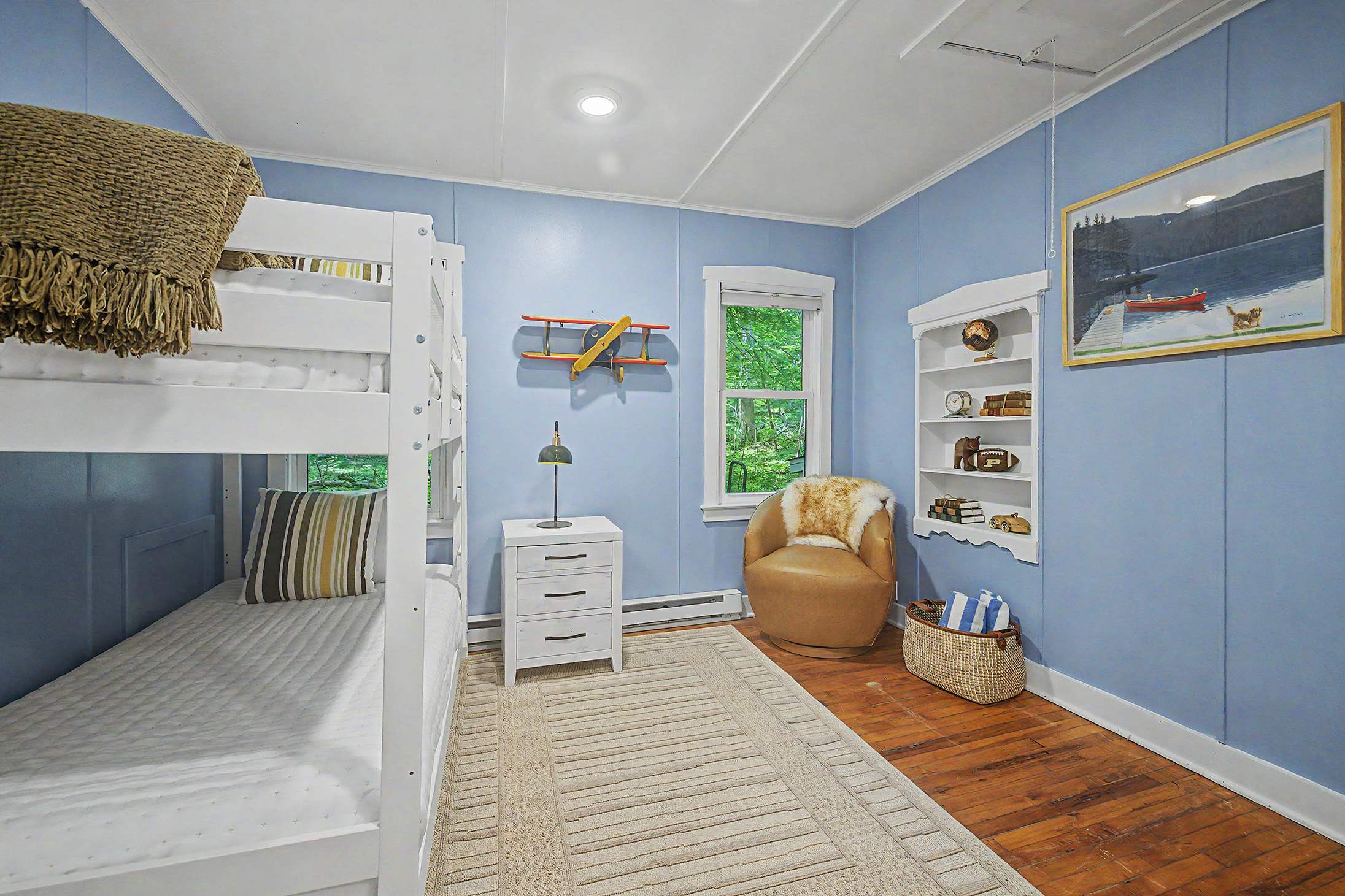 Bedroom 3 has a single bunk bed.