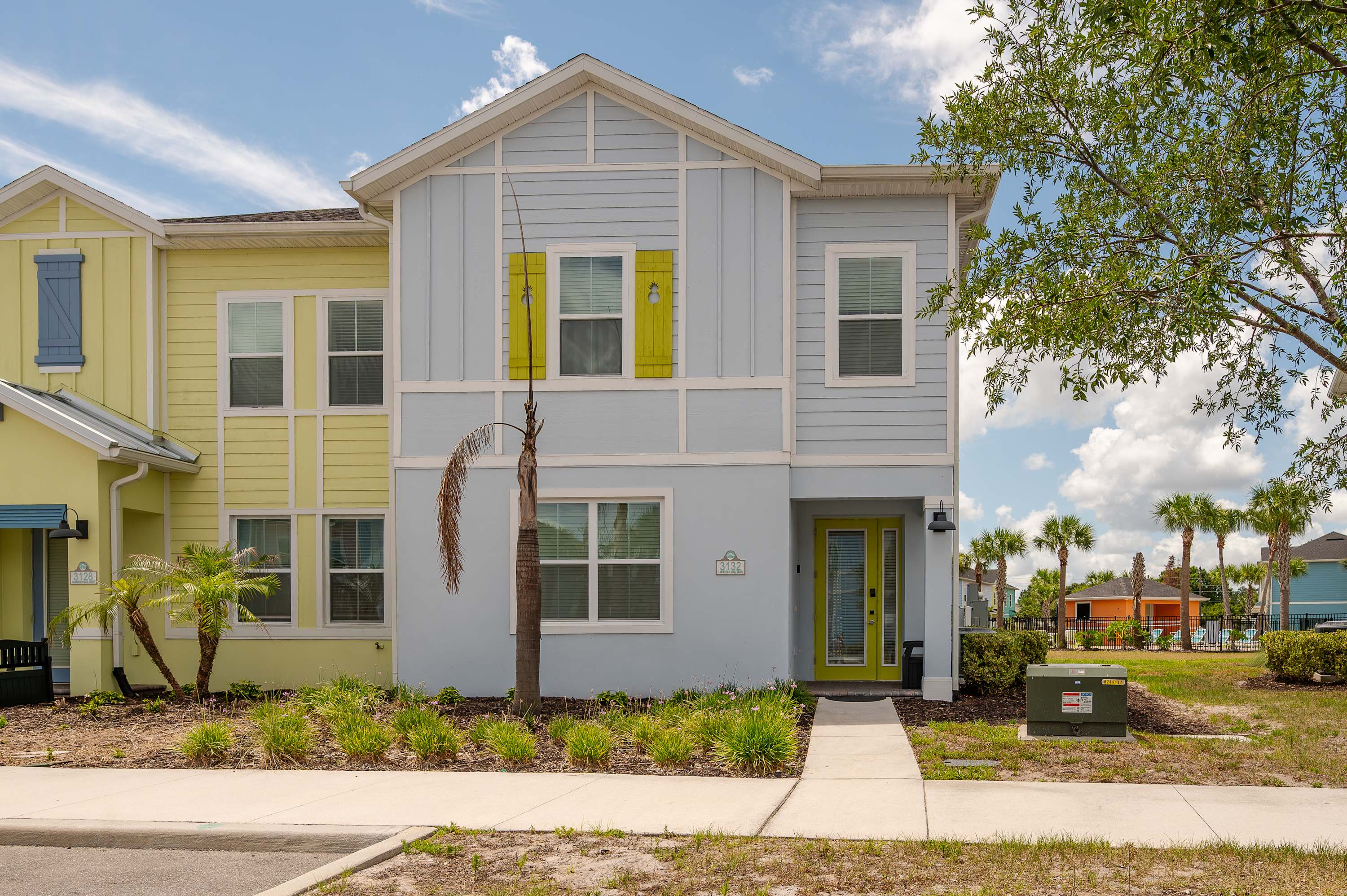 Townhome with patio near Disney and parks