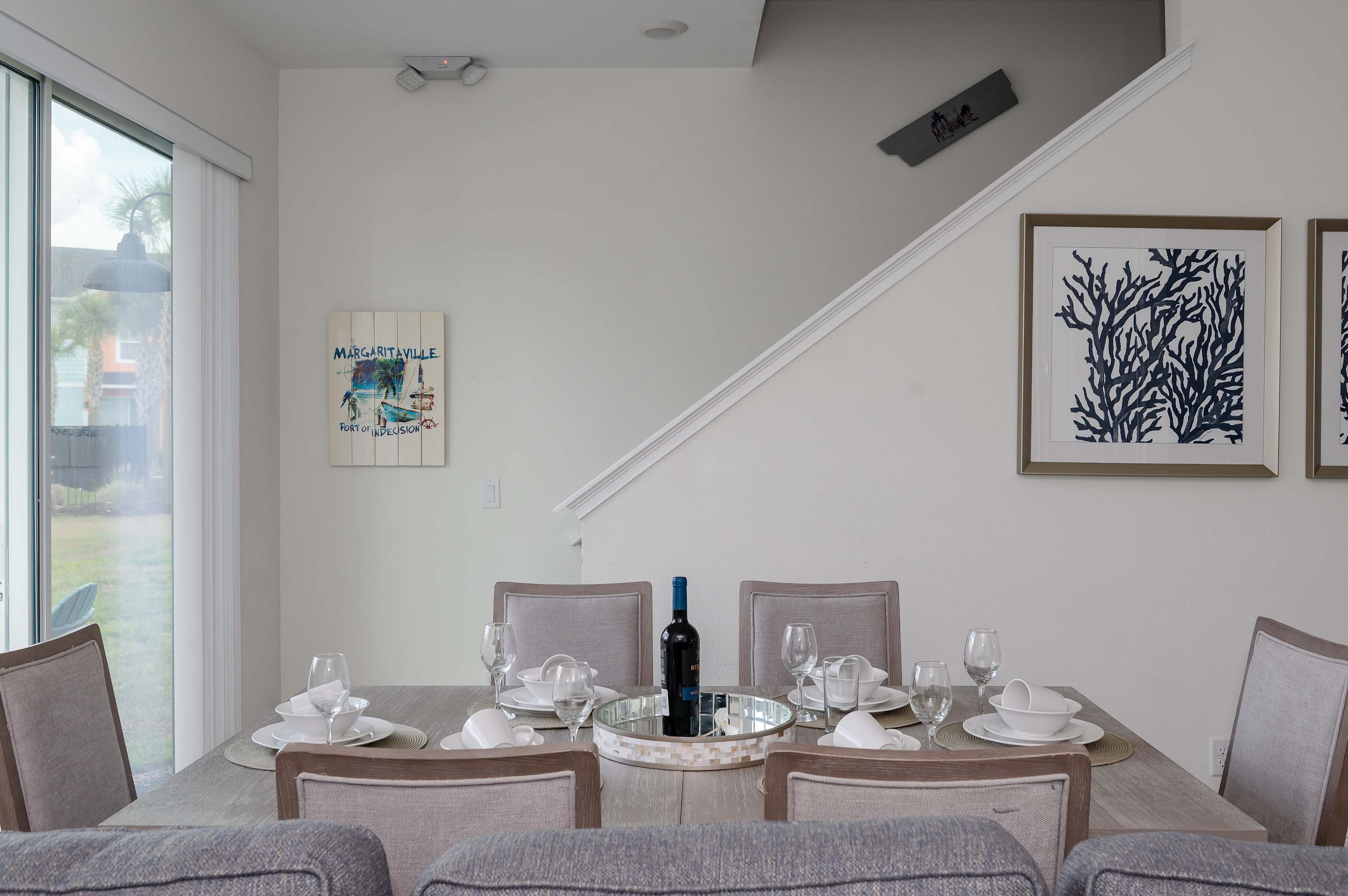 Townhome with patio near Disney and parks